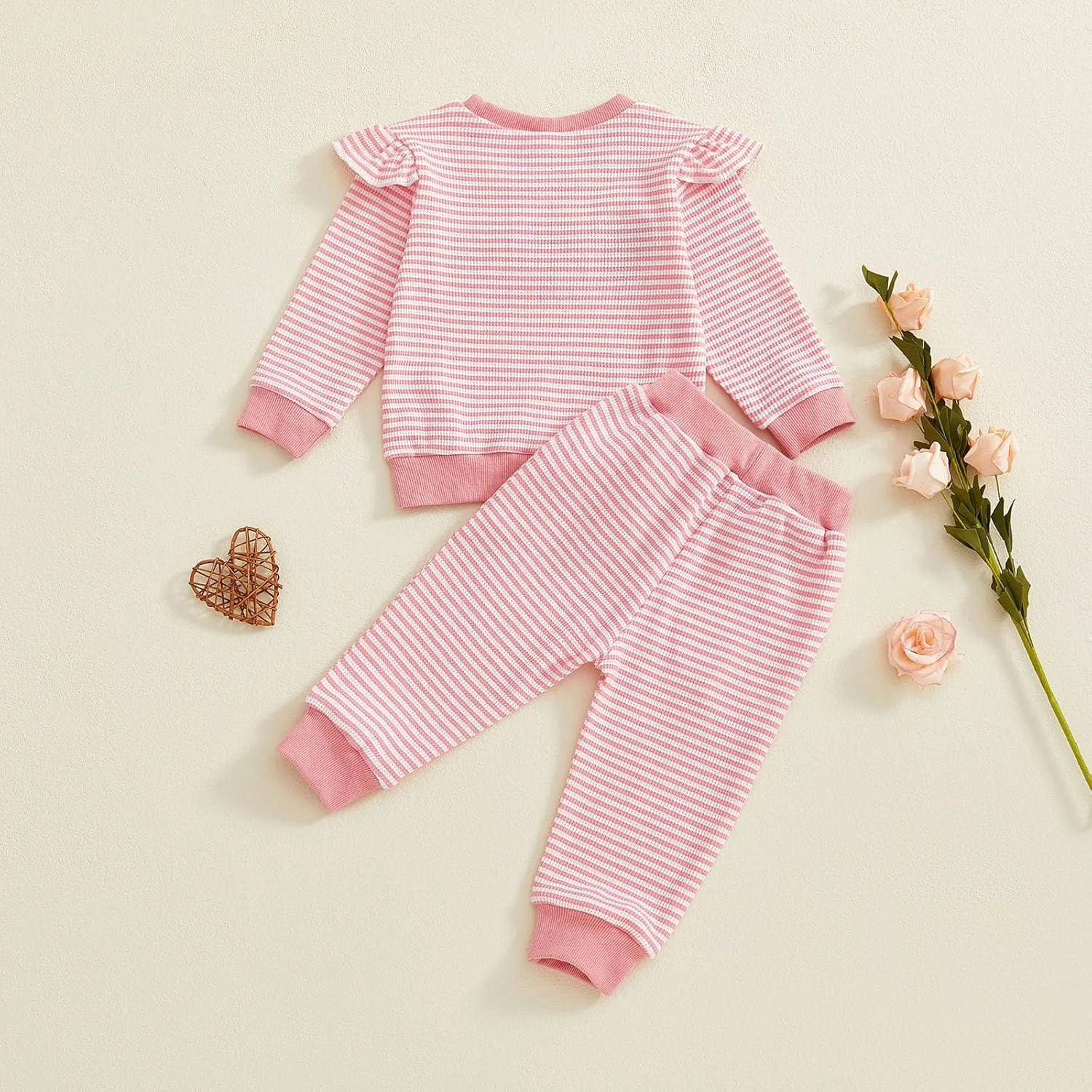 ست لباس روز ولنتاین نوزادی دخترانه، بلوز آستین بلند یقه گرد با طرح قلب + شلوار کمر کشی، لباس های غیر رسمی بچه گانه