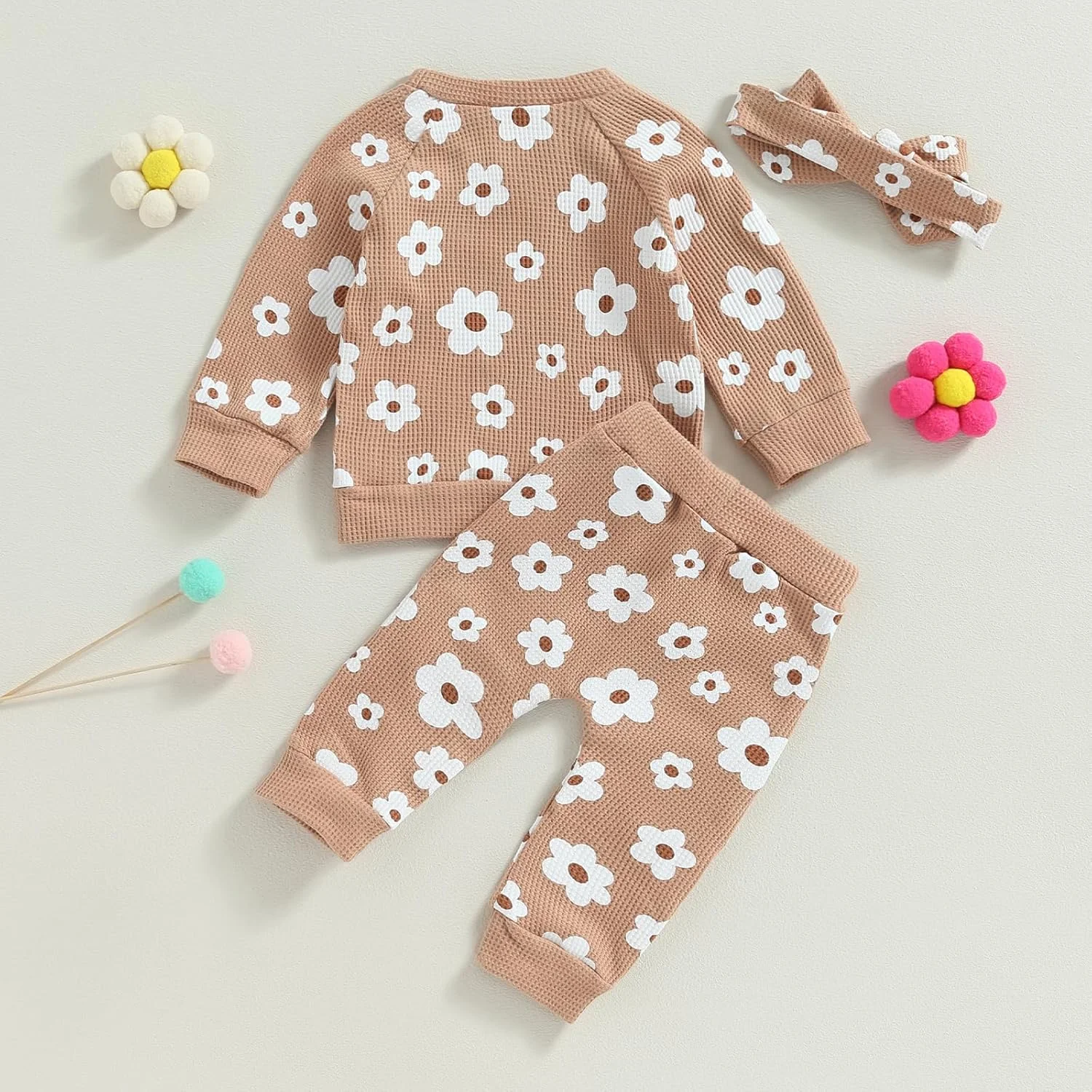 ست لباس 3 تکه دخترانه شامل بلوز طرح گل و شلوار مناسب فصل پاییز و زمستان