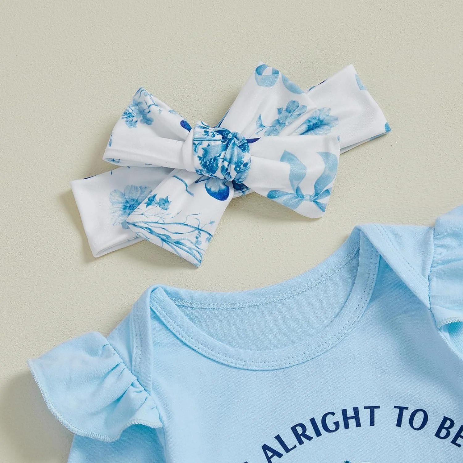 لباس نوزادی دخترانه با طرح گاوچران، سرهمی آستین بلند، شلوار طرح چکمه و لباس های زیبای کودکانه به سبک وسترن