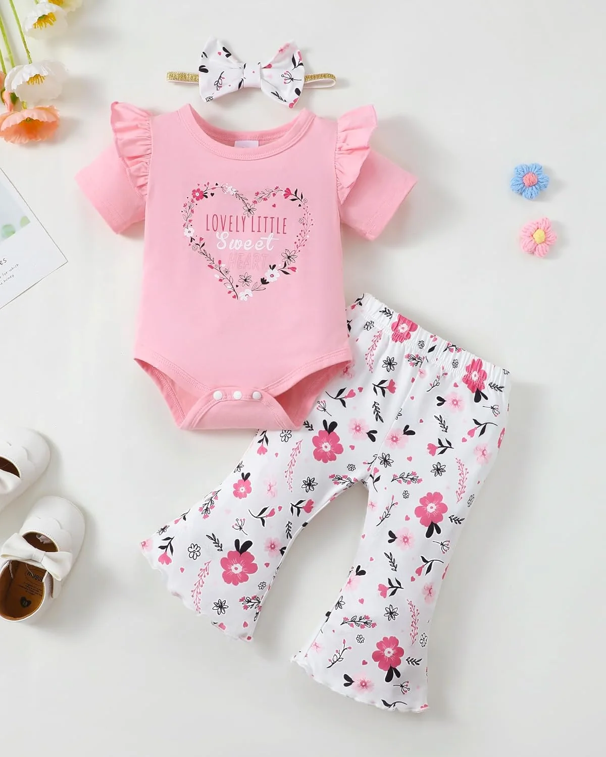 لباس نوزاد دخترانه طرح خوک آفتابی، رامپر آستین کوتاه چین دار، ست شلوار بلند با هدبند