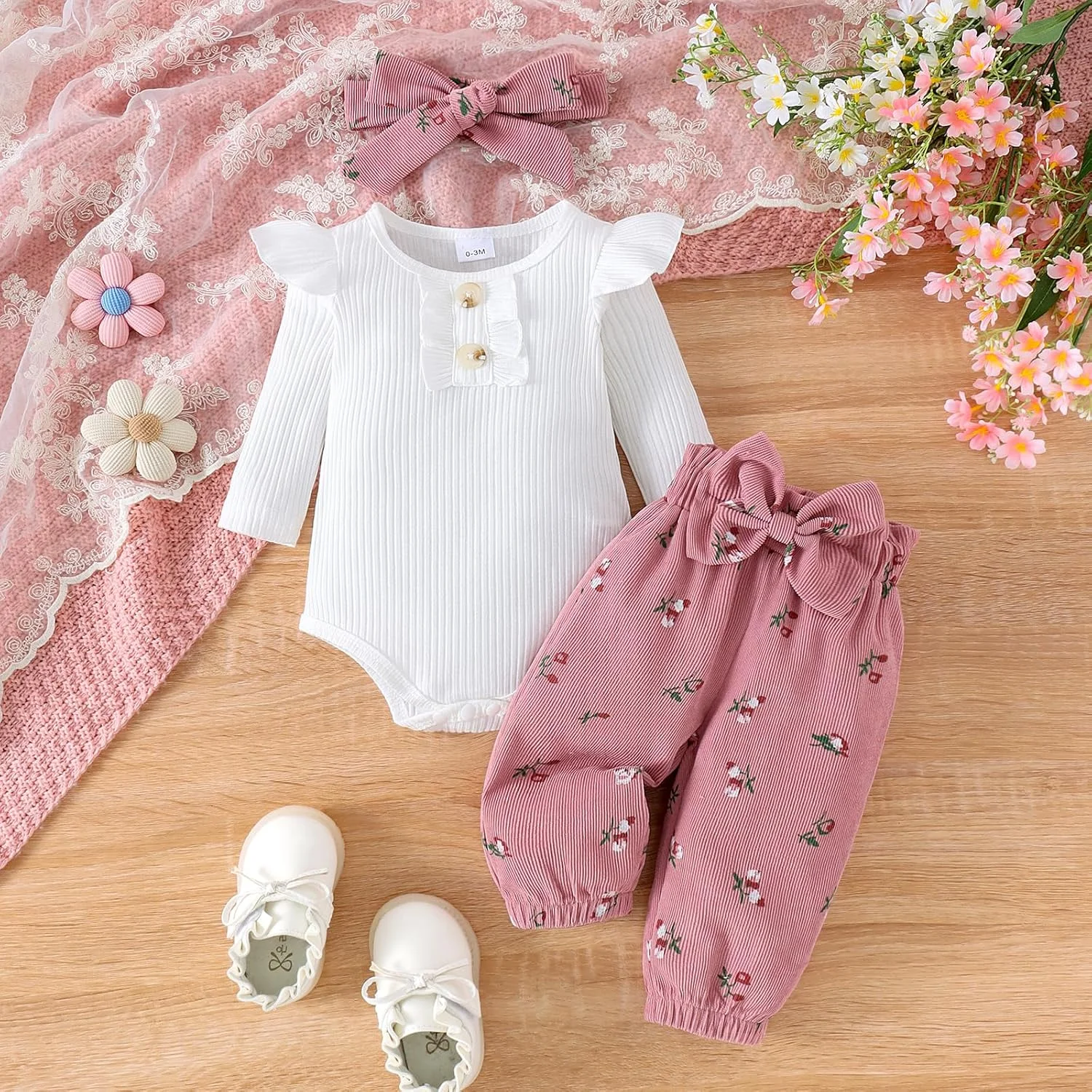 لباس نوزاد دخترانه، رامپر دنده ای زیبا، شلوار گلدار، هدبند، ست 3 تکه مناسب فصل پاییز و زمستان برای دختران