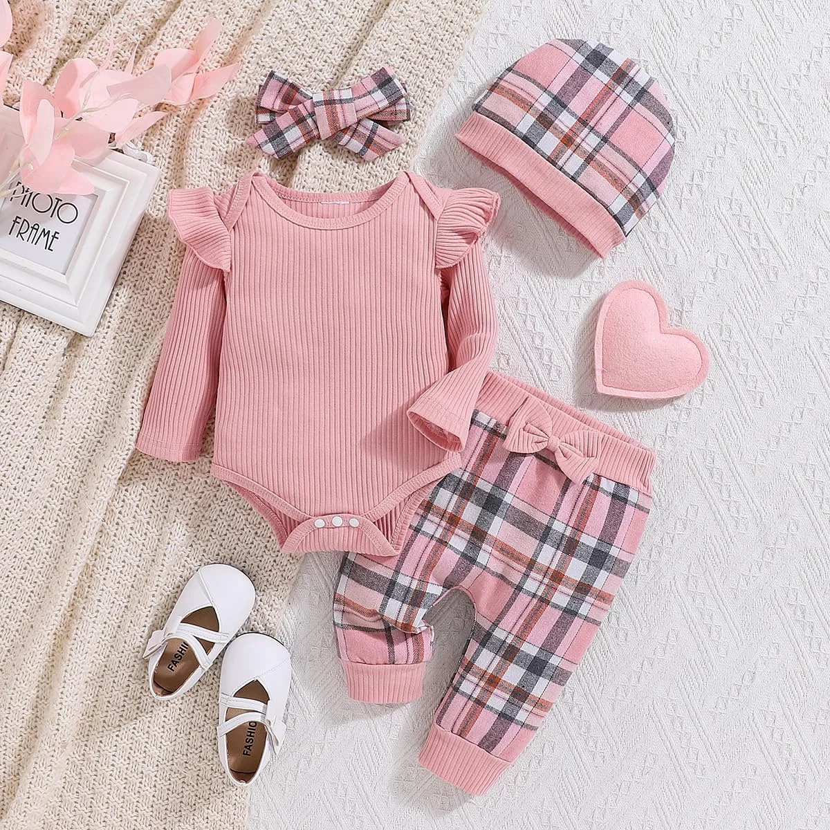 لباس نوزادی دخترانه، ست لباس های زیبا برای نوزاد، ست رامپر، کلاه و هدبند بهاری و تابستانی لباس نوزادی دخترانه، ست لباس های زیبا برای نوزاد، ست رامپر، کلاه و هدبند بهاری و تابستانی