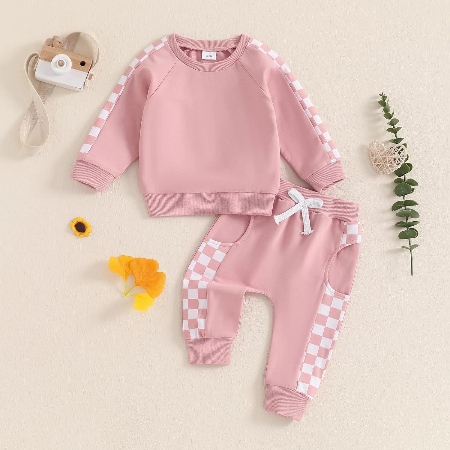 ست لباس پاییزی نوزاد دخترانه شامل بلوز آستین بلند تکه دوزی شده و شلوار کمر کش