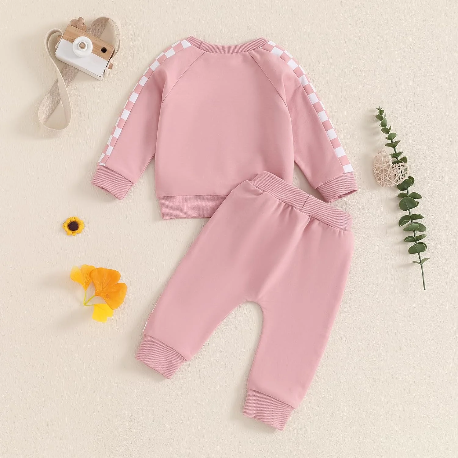 ست لباس پاییزی نوزاد دخترانه شامل بلوز آستین بلند تکه دوزی شده و شلوار کمر کش