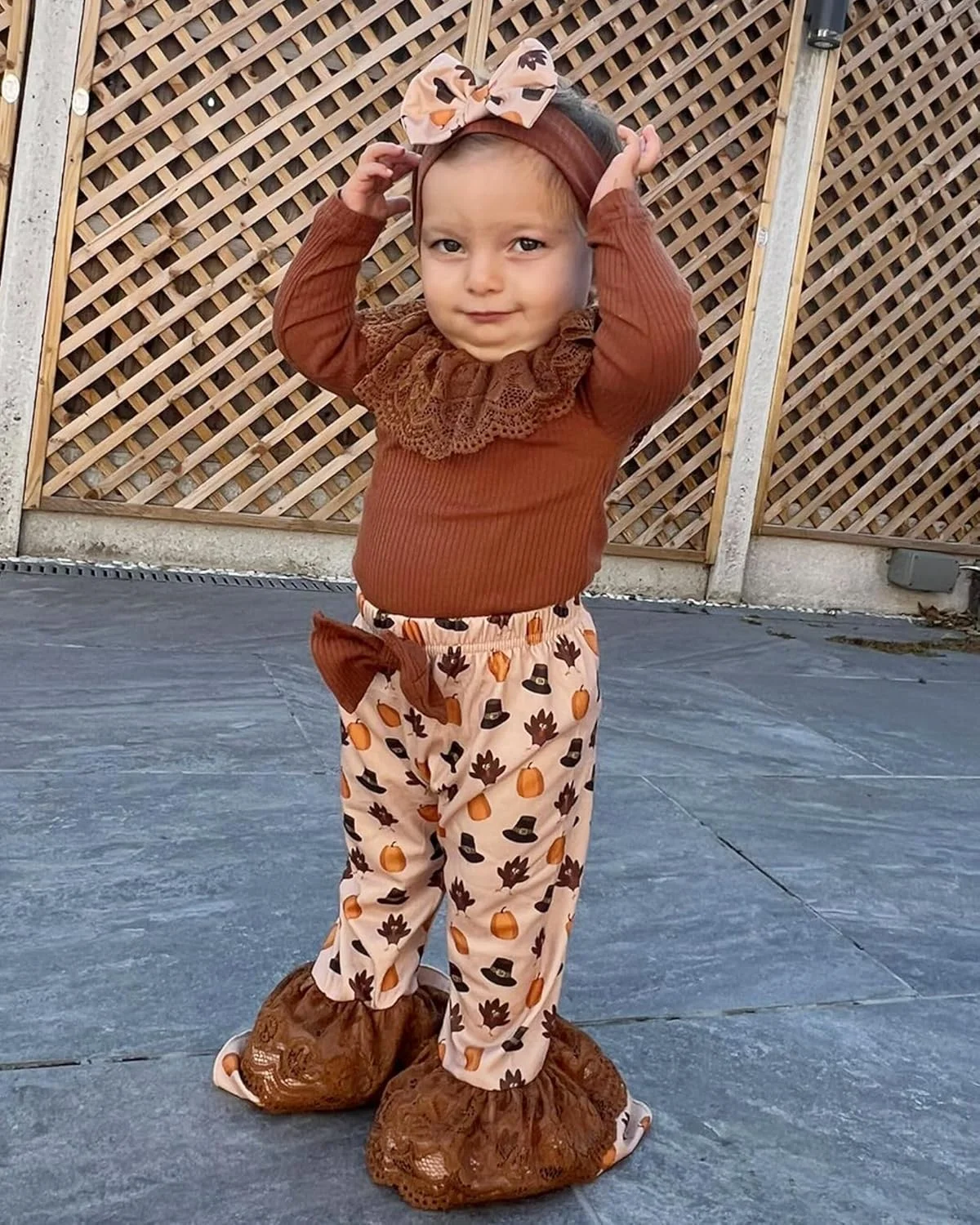 لباس نوزادی دخترانه آستین کوتاه با شلوار دمپا گشاد طرح دار