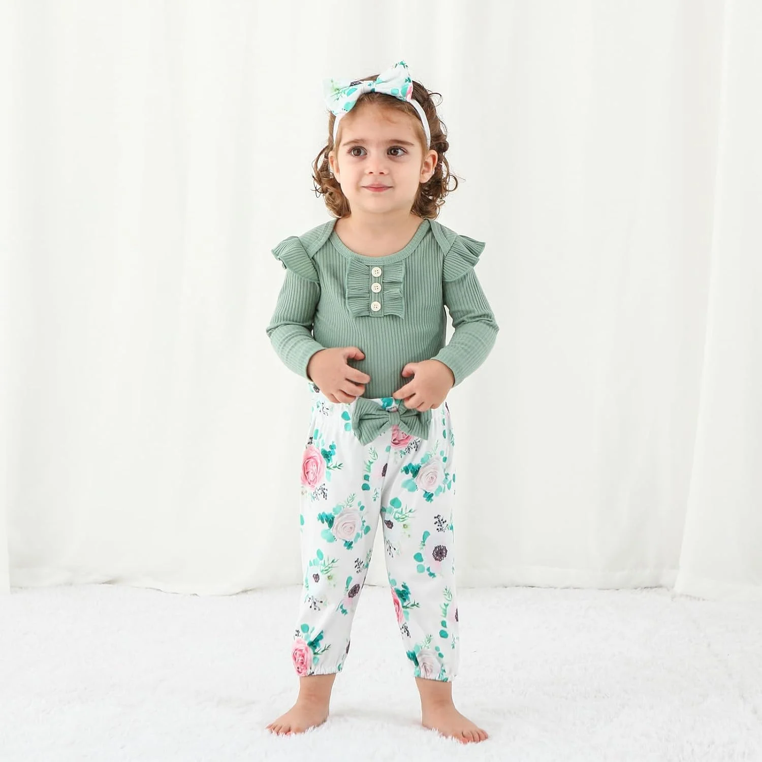 ست لباس نوزادی دخترانه آستین بلند، رامپر چین دار و شلوار طرح گل مناسب 0 تا 18 ماه