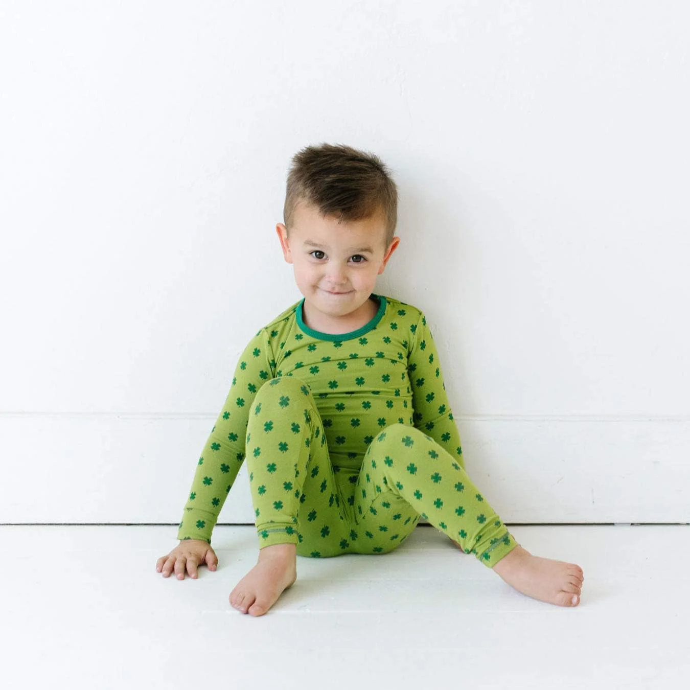 ست لباس خواب شبدر خوش شانس کیکی پنتس با تی شرت آستین بلند، لباس خواب بچه گانه و کودکانه ست لباس خواب شبدر خوش شانس کیکی پنتس با تی شرت آستین بلند، لباس خواب بچه گانه و کودکانه