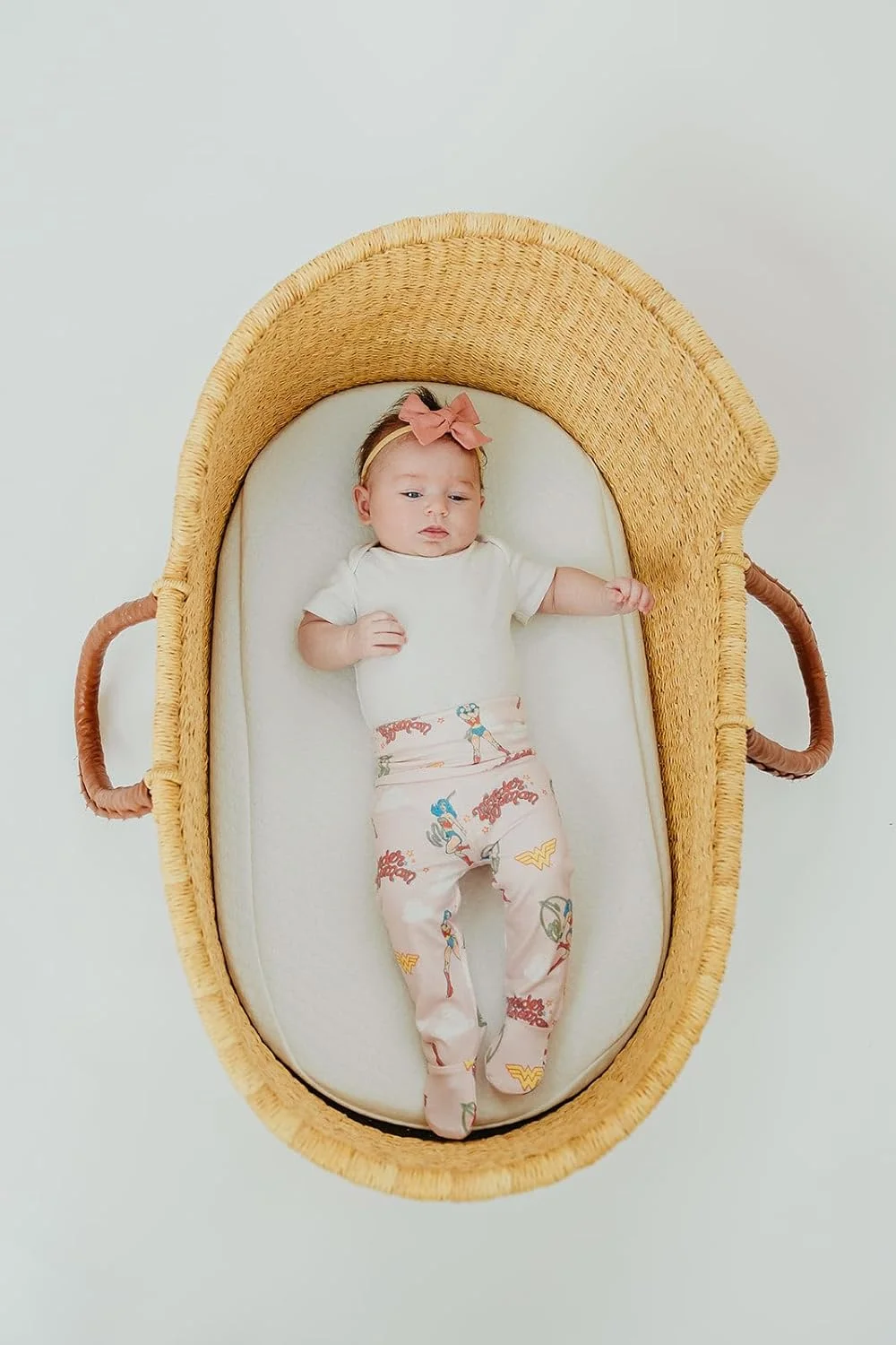 شلوار جورابدار کودکانه Copper Pearl: فوق العاده نرم و دوست داشتنی - شلوار نوزادی راحت و شیک، لباس کودک پسرانه، لباس کودک دخترانه و لباس کودکانه بدون جنسیت، Wonder Woman™، 3-6 ماه