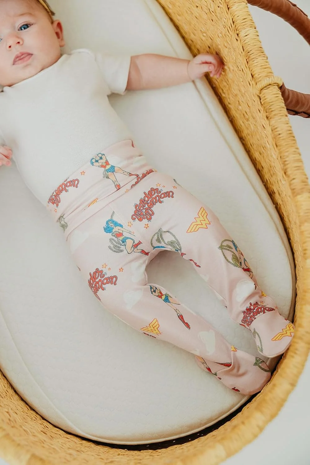 شلوار جورابدار کودکانه Copper Pearl: فوق العاده نرم و دوست داشتنی - شلوار نوزادی راحت و شیک، لباس کودک پسرانه، لباس کودک دخترانه و لباس کودکانه بدون جنسیت، Wonder Woman™، 3-6 ماه