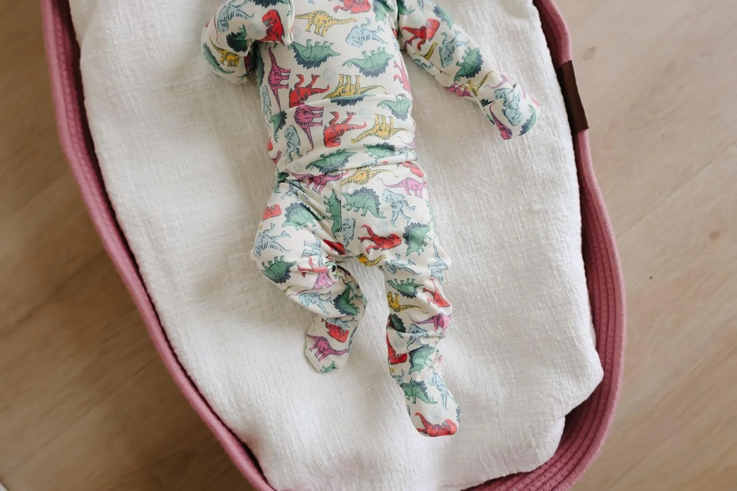 شلوار جورابدار کودک Copper Pearl: فوق العاده نرم، جورابدار و شلوار نوزادی دوست داشتنی، شلوار پسرانه شیک و راحت، شلوار دخترانه و لباس کودکانه با طرح دایناسورهای پارک ژوراسیک، نوزادی