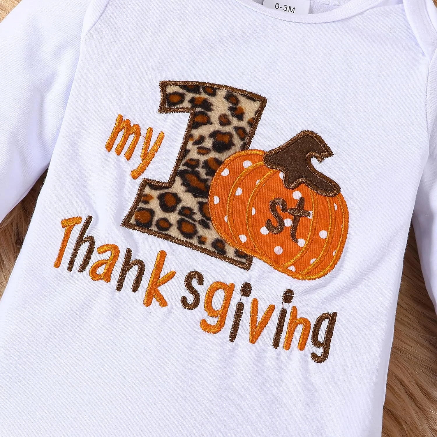 ست لباس نوزاد دخترانه شامل تاپ، شلوارک توری، ساق گرمکن و هدبند