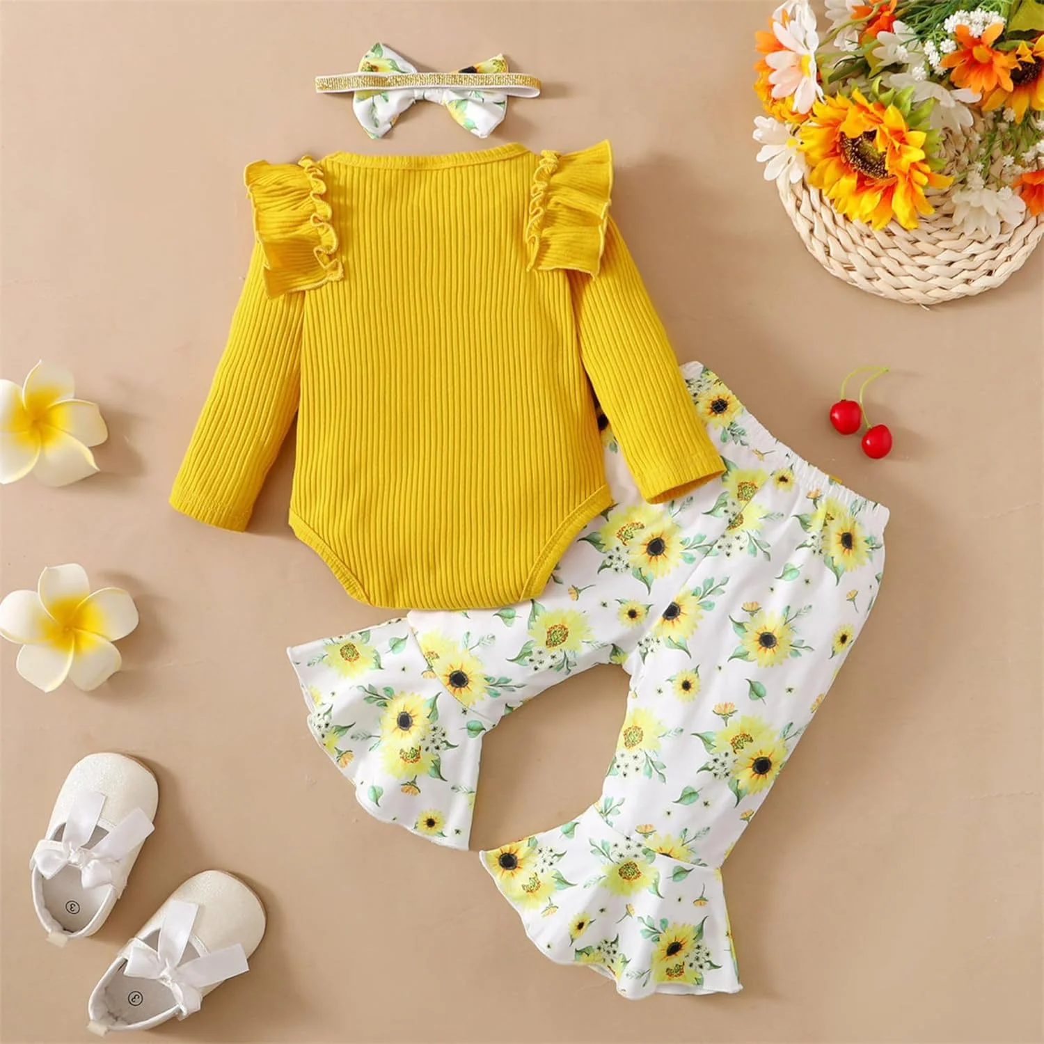 ست لباس نوزاد دخترانه، بادی آستین بلند طرح دار، شلوار دمپا گشاد گلدار به همراه هدبند پاپیونی، ست 3 تکه مناسب نوزاد 0 تا 18 ماه