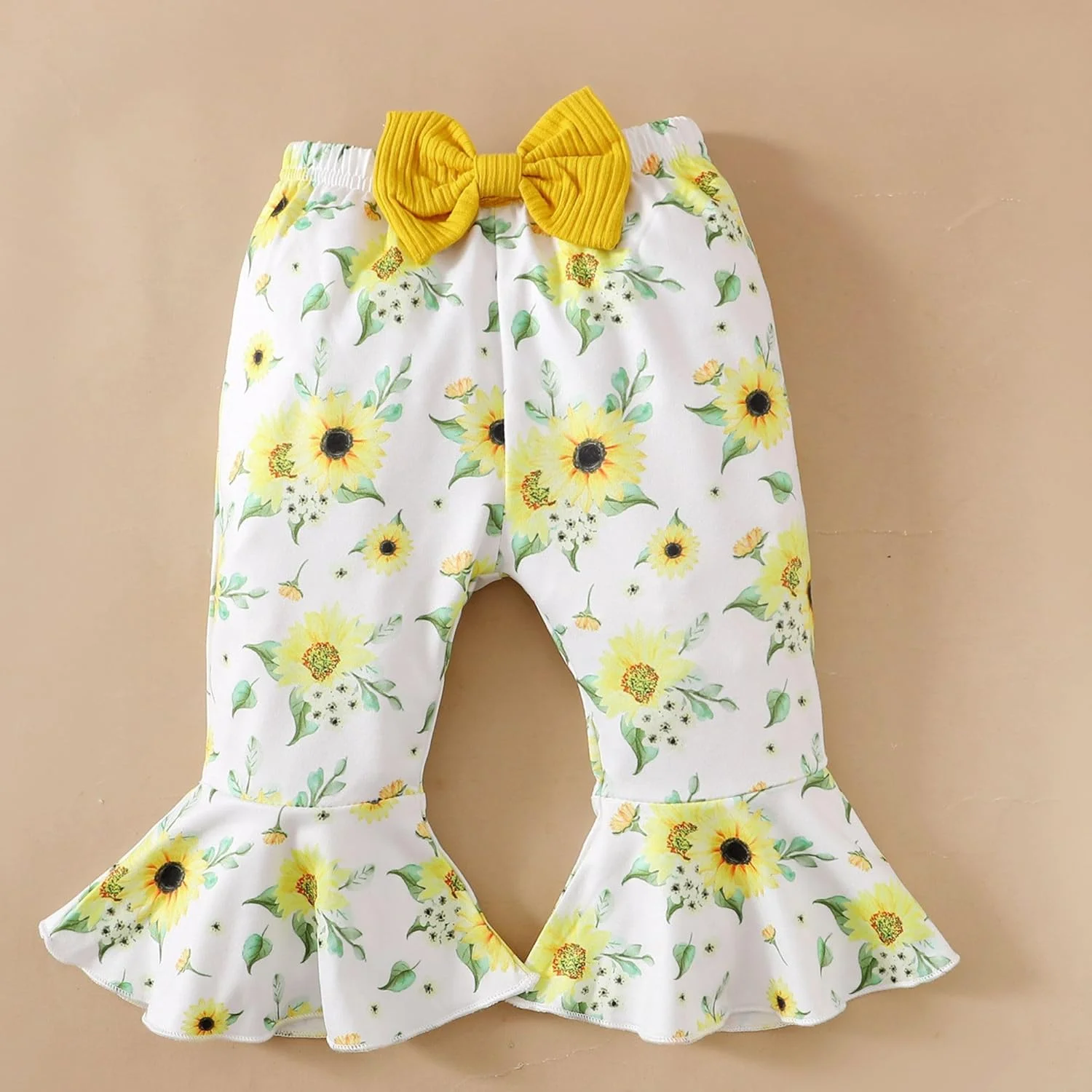 ست لباس نوزاد دخترانه، بادی آستین بلند طرح دار، شلوار دمپا گشاد گلدار به همراه هدبند پاپیونی، ست 3 تکه مناسب نوزاد 0 تا 18 ماه