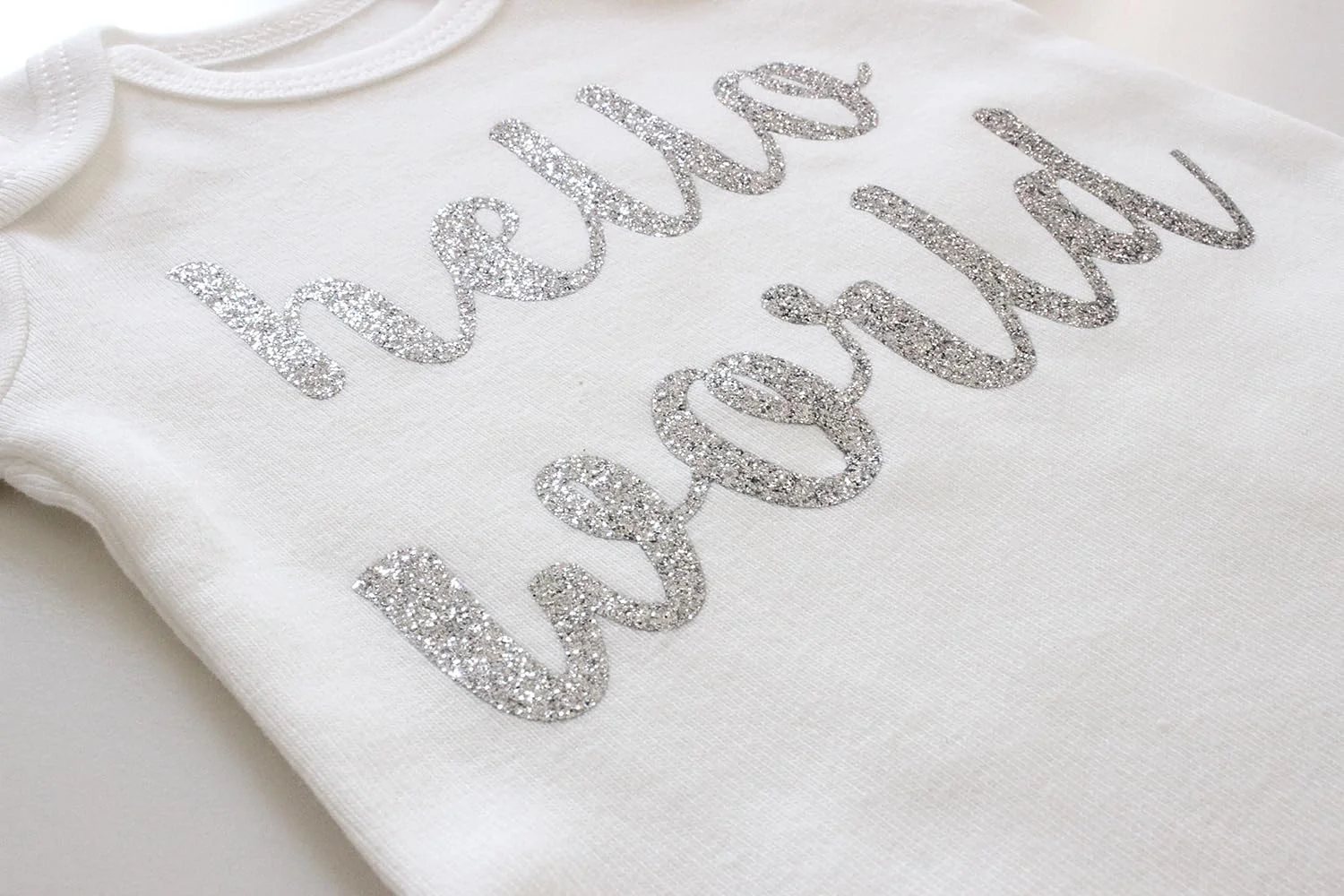 ست لباس نوزادی دخترانه با شورت یا شلوار گلدار کمر بلند رزگلد و پاپیون