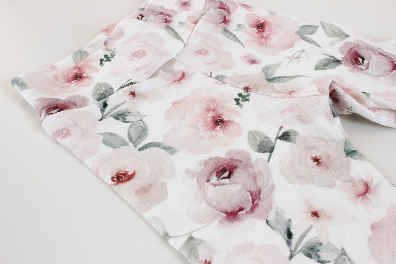 ست لباس نوزادی دخترانه با شورت یا شلوار گلدار کمر بلند رزگلد و پاپیون