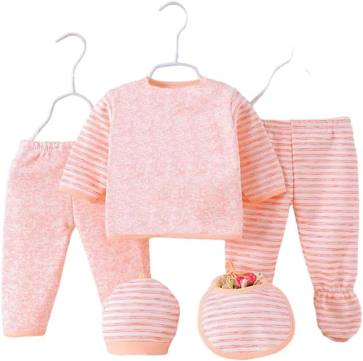 ست لباس زمستانی نوزادی شامل ژاکت، شلوار، پیشبند و پاپوش - 5 تکه (مناسب 0-3 ماه)