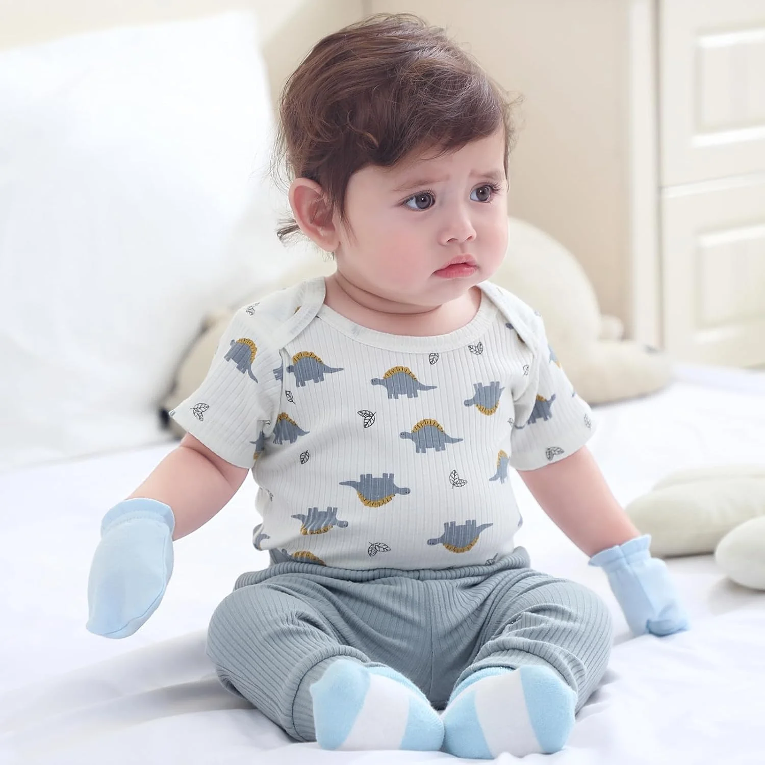 ست لباس نوزادی شامل بادی و شلوار، 6 تکه، بافت نرم و لطیف مناسب نوزاد پسر و دختر