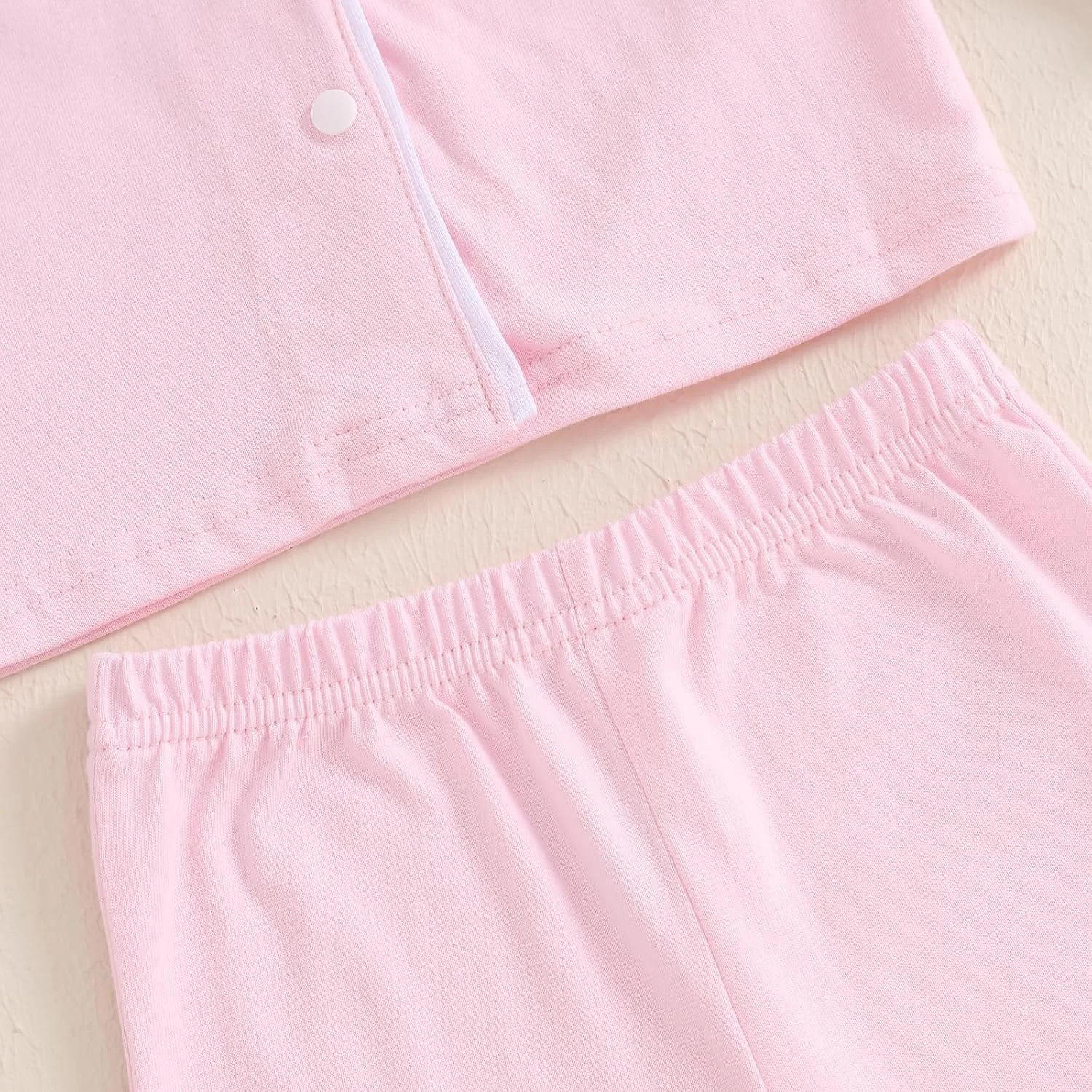 ست پیژامه ساتن بچه گانه، طرح گلدار، آستین بلند، دکمه دار، تاپ و شلوار راحتی، لباس خواب پاییزی