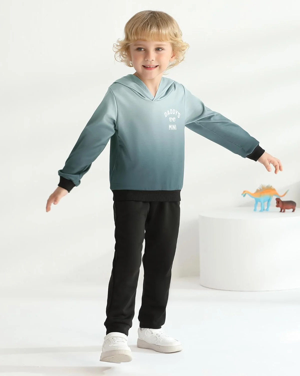 ست لباس پسرانه بچه گانه شامل هودی آستین بلند با طرح رنگ گرادیان و شلوار، مناسب فصل پاییز و زمستان، سایز 1 تا 5 سال