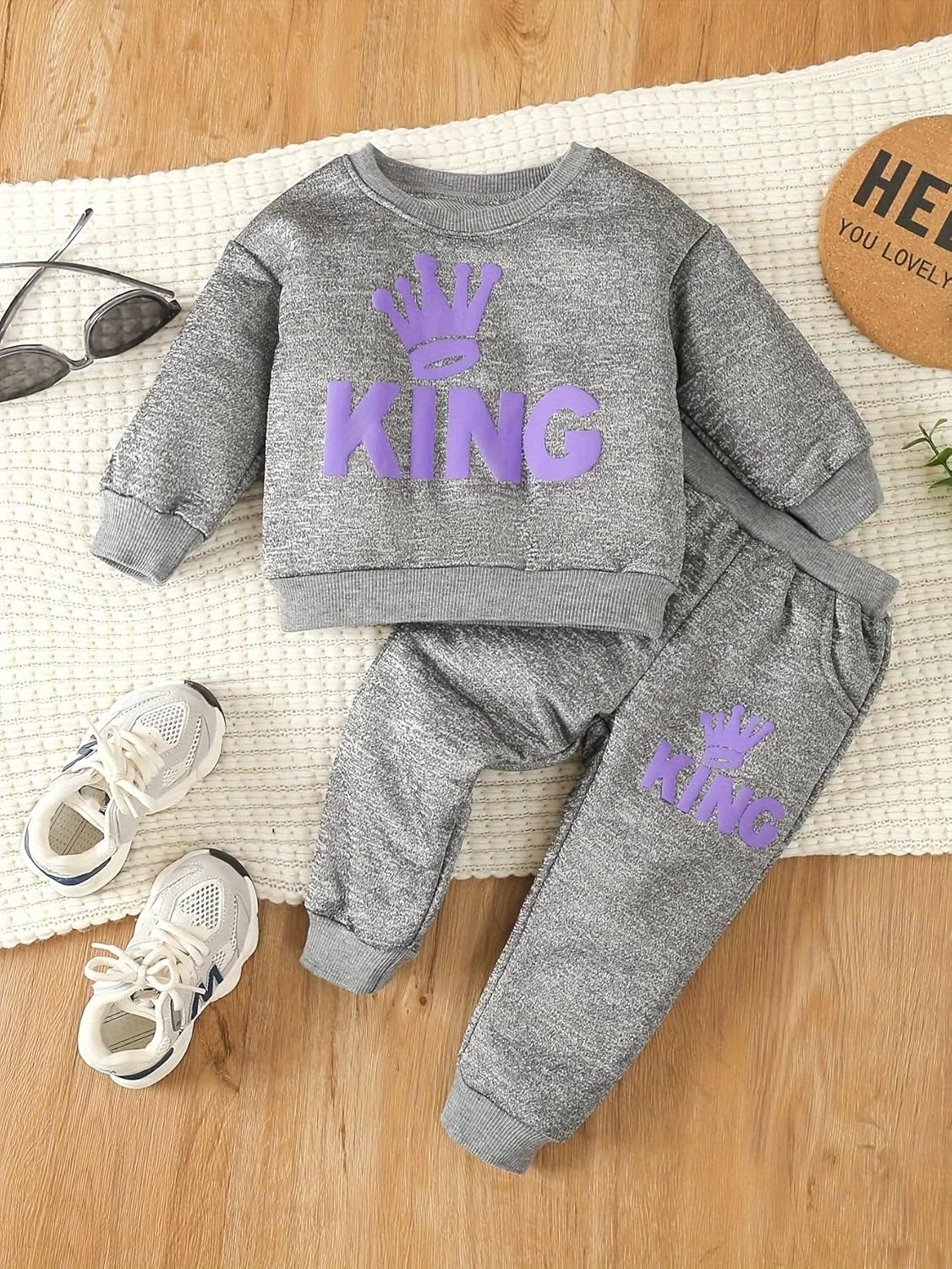 ست بلوز آستین بلند یقه گرد و شلوار نوزادی - طرح تاج و نوشته "King" مناسب فصل بهار و پاییز