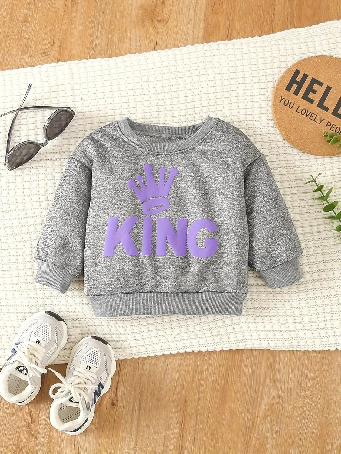 ست بلوز آستین بلند یقه گرد و شلوار نوزادی - طرح تاج و نوشته "King" مناسب فصل بهار و پاییز