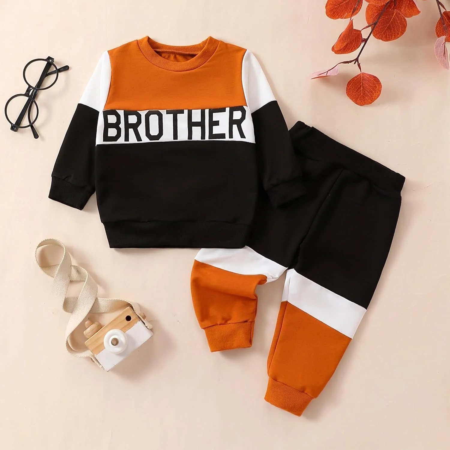 ست لباس نوزادی - تاپ آستین بلند یقه گرد با طرح حروف برادر به همراه شلوار ساده مناسب گردش های بیرون از خانه