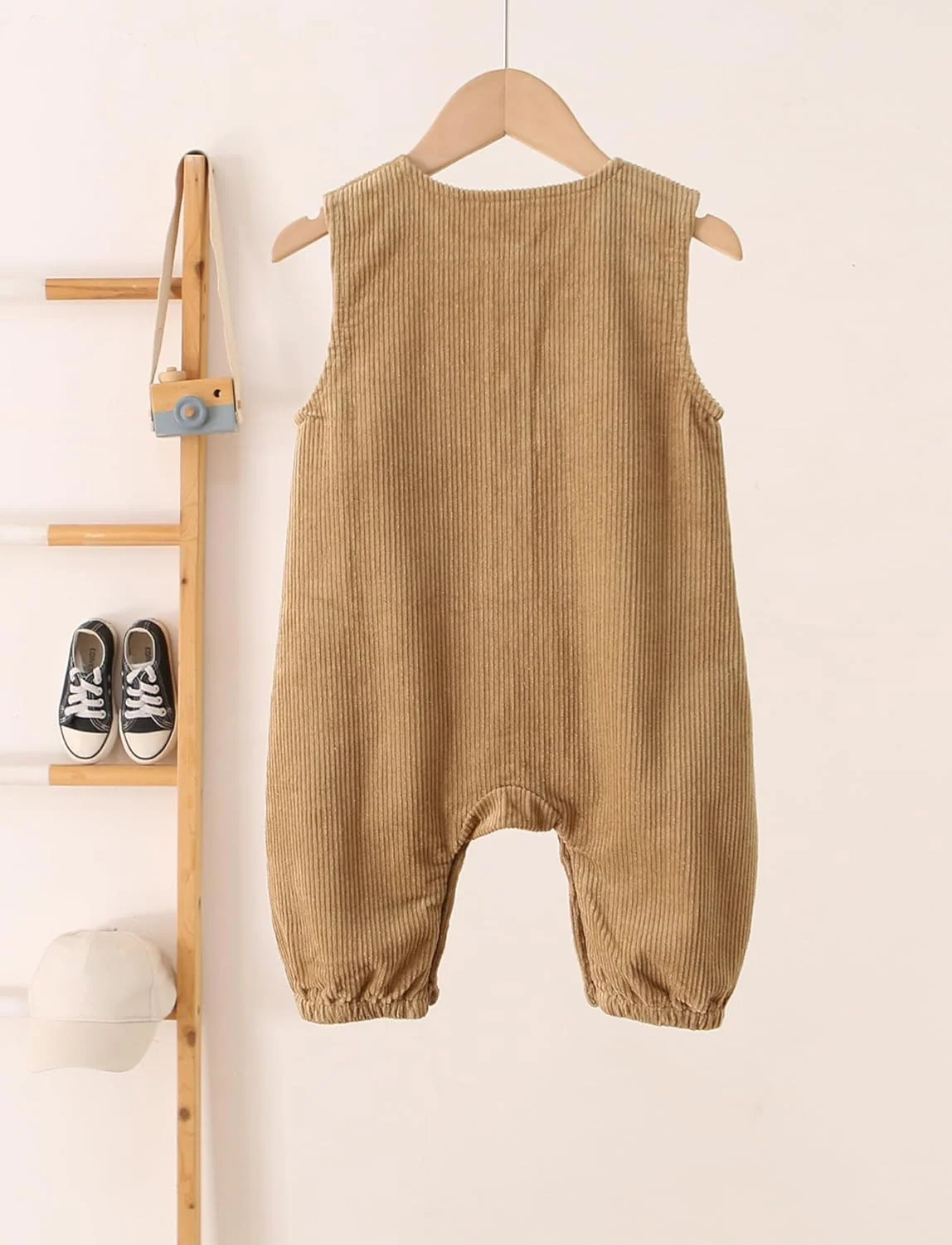 سرهمی پیشبندی مخمل کبریتی دکمه دار نوزادی دخترانه و پسرانه سرهمی پیشبندی مخمل کبریتی دکمه دار نوزادی دخترانه و پسرانه