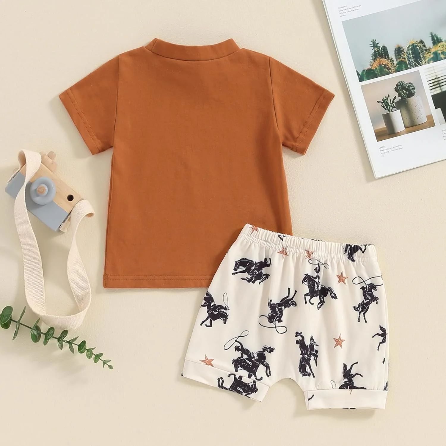 ست لباس پسرانه کودکانه وسترن، تیشرت آستین کوتاه طرح Yee Haw و شلوارک مدل Rodeo، طرح گاوچران