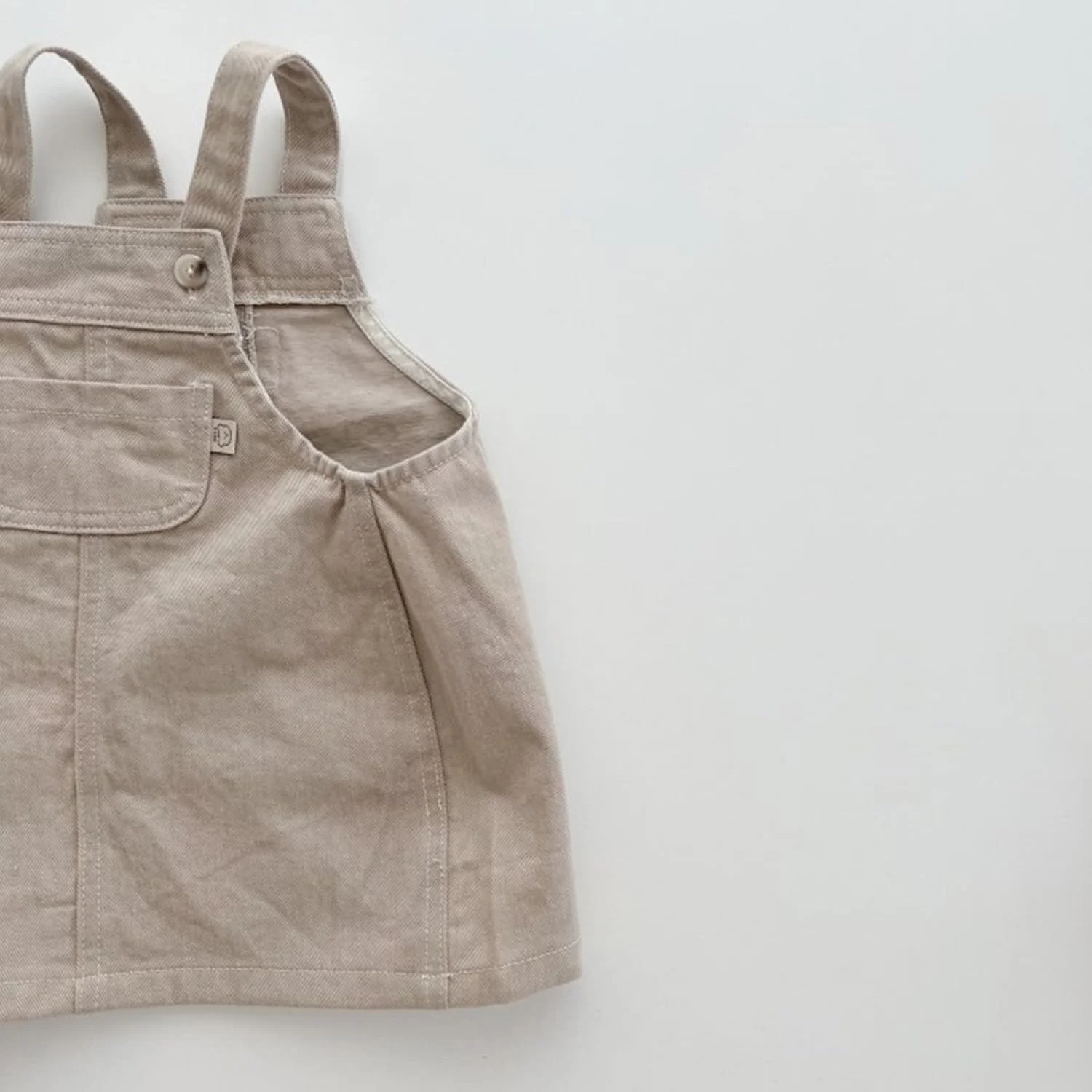 پیراهن سرهمی جین دخترانه بچگانه بدون آستین با بند و جیب، دامن دنیم نرم و راحت پرنسسی