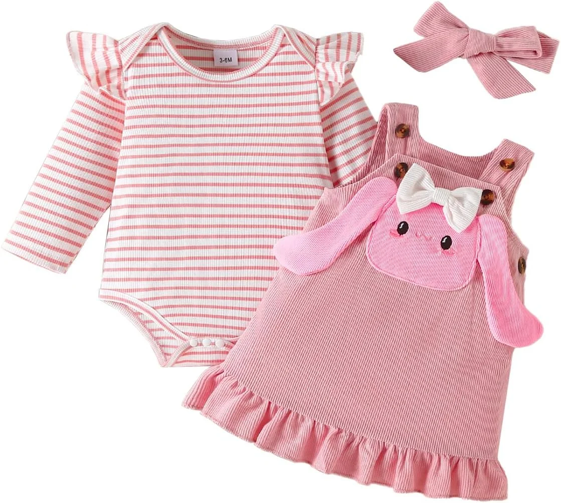 ست لباس نوزاد دخترانه شامل دامن پیشبندی مخملی، رامپر آستین بلند کبریتی با طرح قلب و هدبند، مناسب فصل پاییز و زمستان، طرح خرگوش راه راه صورتی، سایز ۱۲-۱۸ ماه