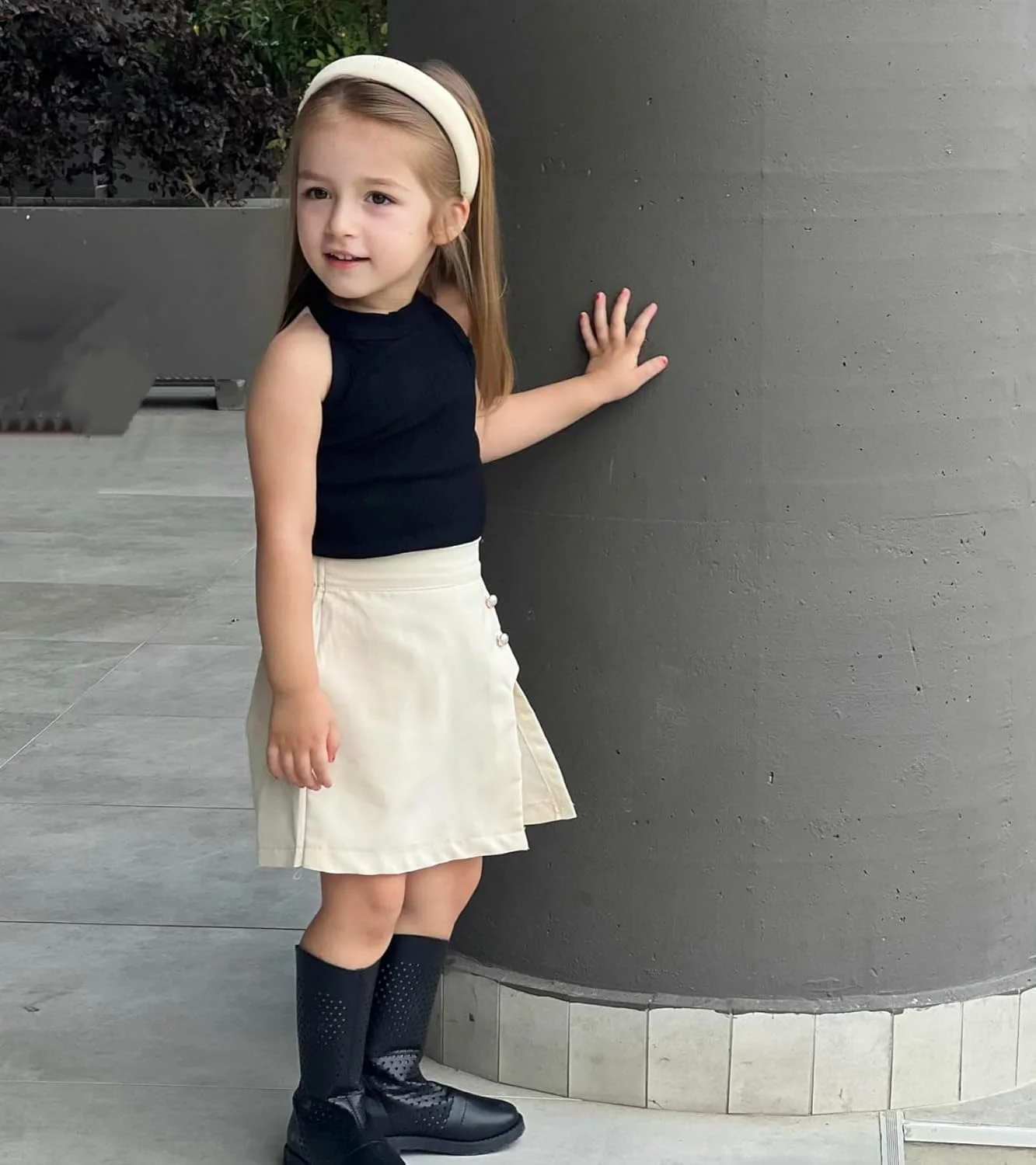 ست لباس تابستانی دخترانه شامل تاپ بدون آستین و شلوارک، مناسب برای دختران ۱۲ ماهه تا ۶ ساله