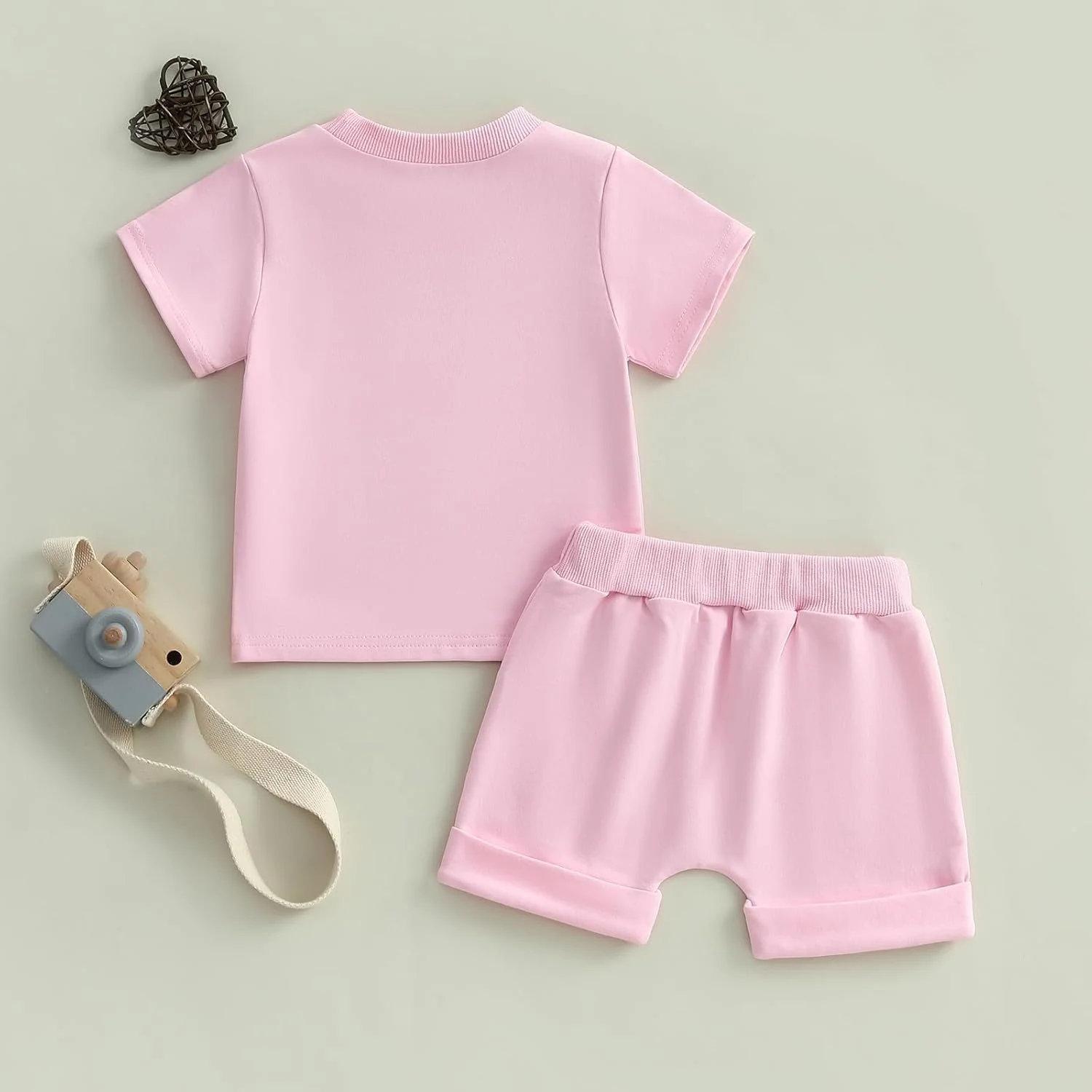 لباس تولد یک سالگی نوزاد دختر، تیشرت آستین کوتاه با طرح گل و حروف چاپی به همراه شورت کمر کشی، ست 2 تکه لباس تولد برای دختران کوچک