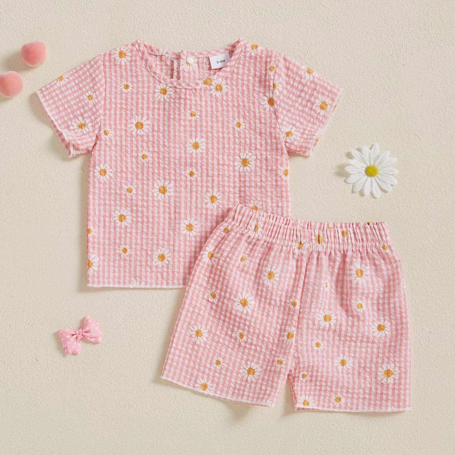 ست لباس تابستانی دخترانه شامل تیشرت آستین کوتاه یقه گرد با طرح گل و شلوارک کمر کشی - دو تکه