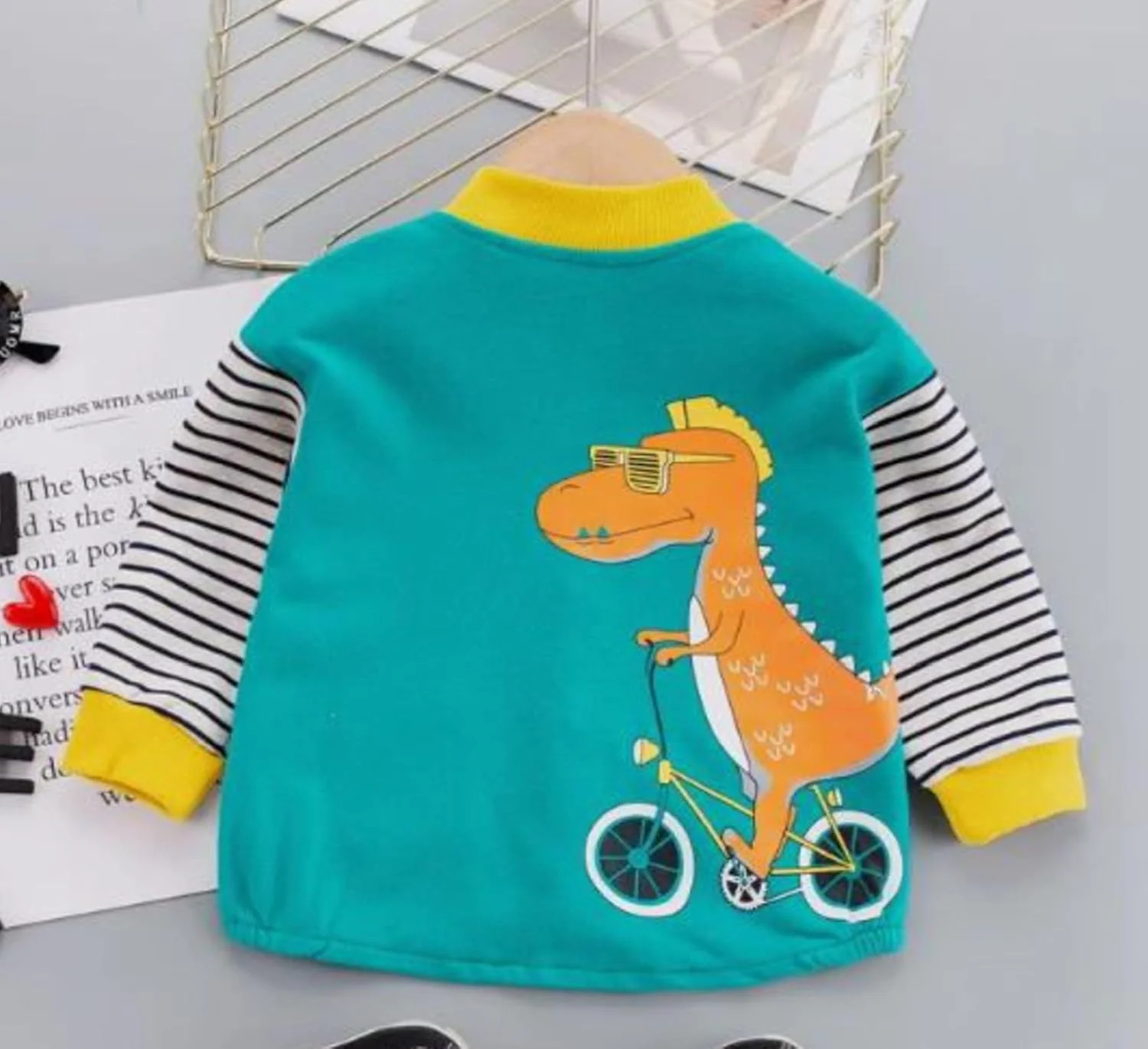 ست لباس دو تکه بچه گانه شامل تی شرت آستین بلند و شلوار جین با طرح دایناسور مناسب فصل زمستان برای نوزاد پسر و دختر ست لباس دو تکه بچه گانه شامل تی شرت آستین بلند و شلوار جین با طرح دایناسور مناسب فصل زمستان برای نوزاد پسر و دختر