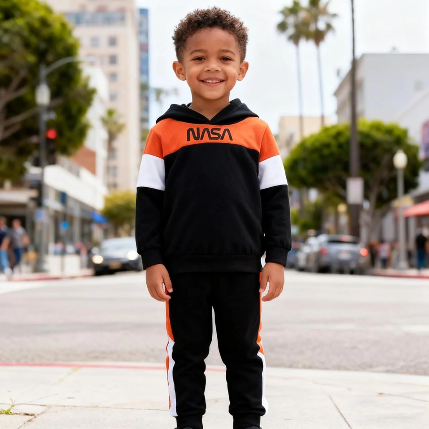 ست لباس پسرانه بچگانه 2 تا 6 سال، شامل بلوز آستین بلند کلاه دار و شلوار، طرح رنگی، مناسب فصل پاییز و زمستان، 2 تکه