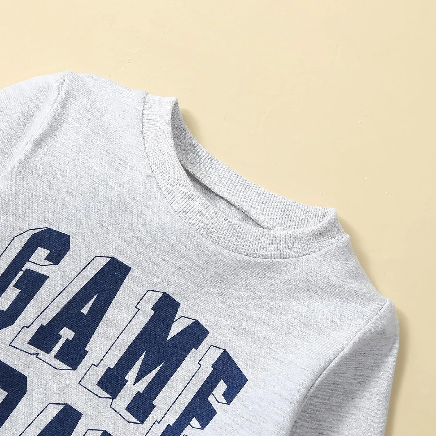 ست لباس پسرانه بچه گانه شامل بلوز آستین بلند، پلیور و شلوار مناسب فصل پاییز ست لباس پسرانه بچه گانه شامل بلوز آستین بلند، پلیور و شلوار مناسب فصل پاییز