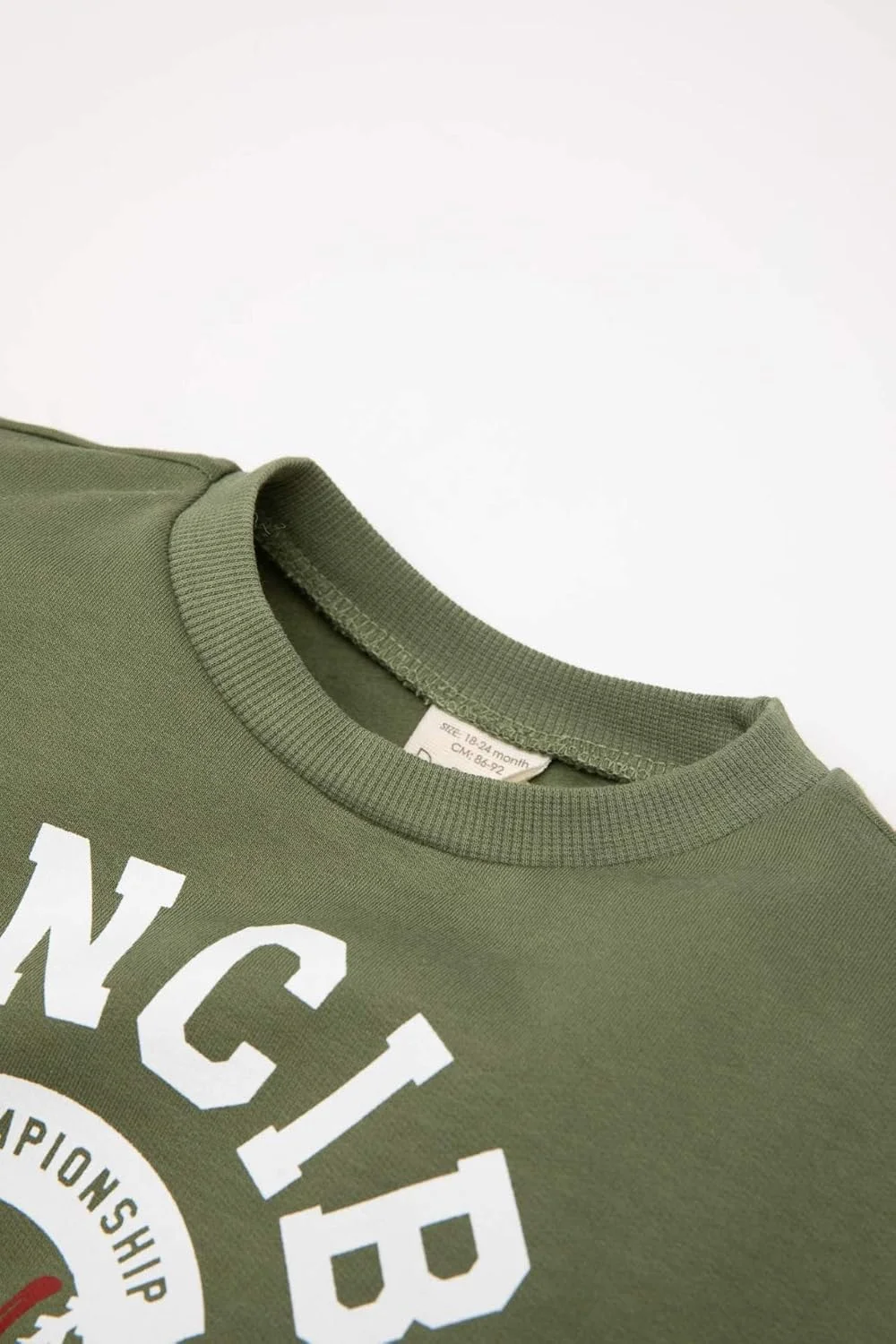 ست لباس خواب پسرانه نوزادی دفاکتو، یقه گرد آستین بلند، شامل بلوز پنبه‌ای و شلوار بافتنی