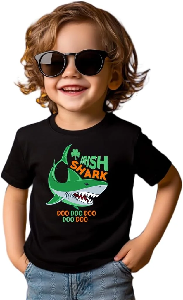 تی شرت خنده دار روز سنت پاتریک برای کودکان، تی شرت شاد و خوش شانس با طرح کوتوله، شبدر ایرلندی و کوسه، سایز 3-6 سال