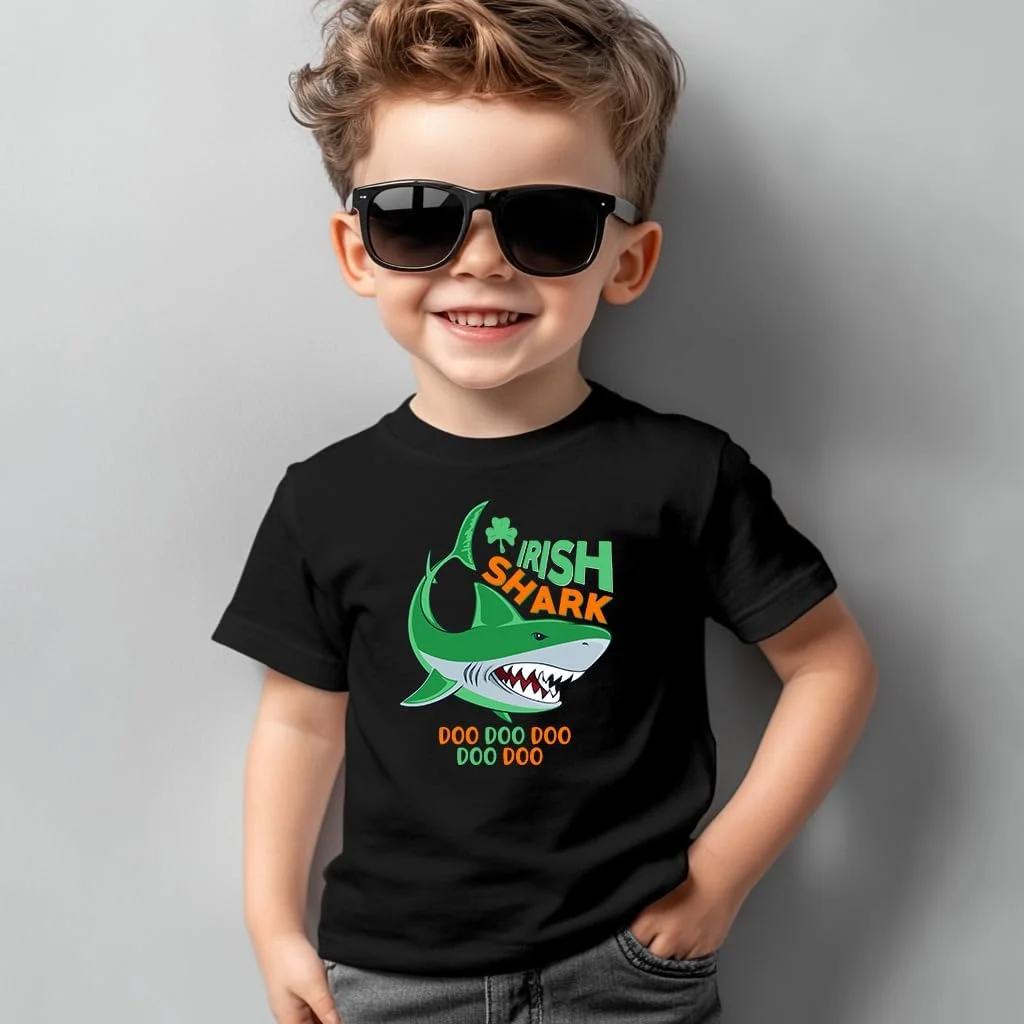 تی شرت خنده دار روز سنت پاتریک برای کودکان، تی شرت شاد و خوش شانس با طرح کوتوله، شبدر ایرلندی و کوسه، سایز 3-6 سال