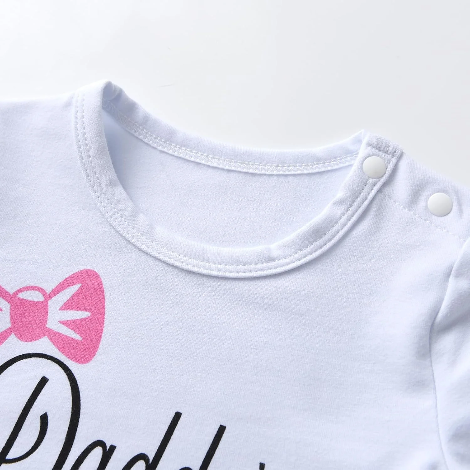 ست لباس 3 تکه دخترانه شامل تیشرت آستین بلند، شلوار طرح گل و تل مو