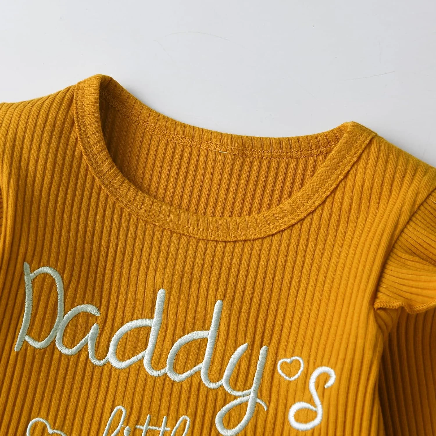 ست لباس 3 تکه دخترانه شامل تیشرت طرح دار، شلوار و هدبند