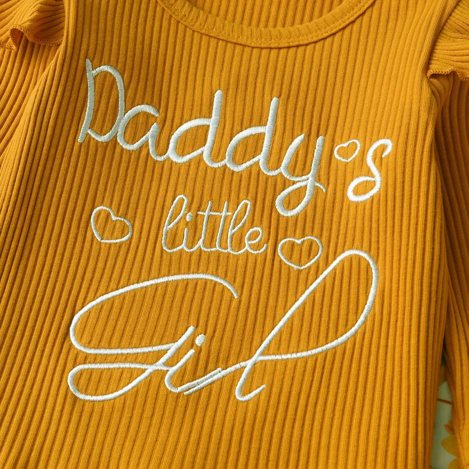 ست لباس 3 تکه دخترانه شامل تیشرت طرح دار، شلوار و هدبند