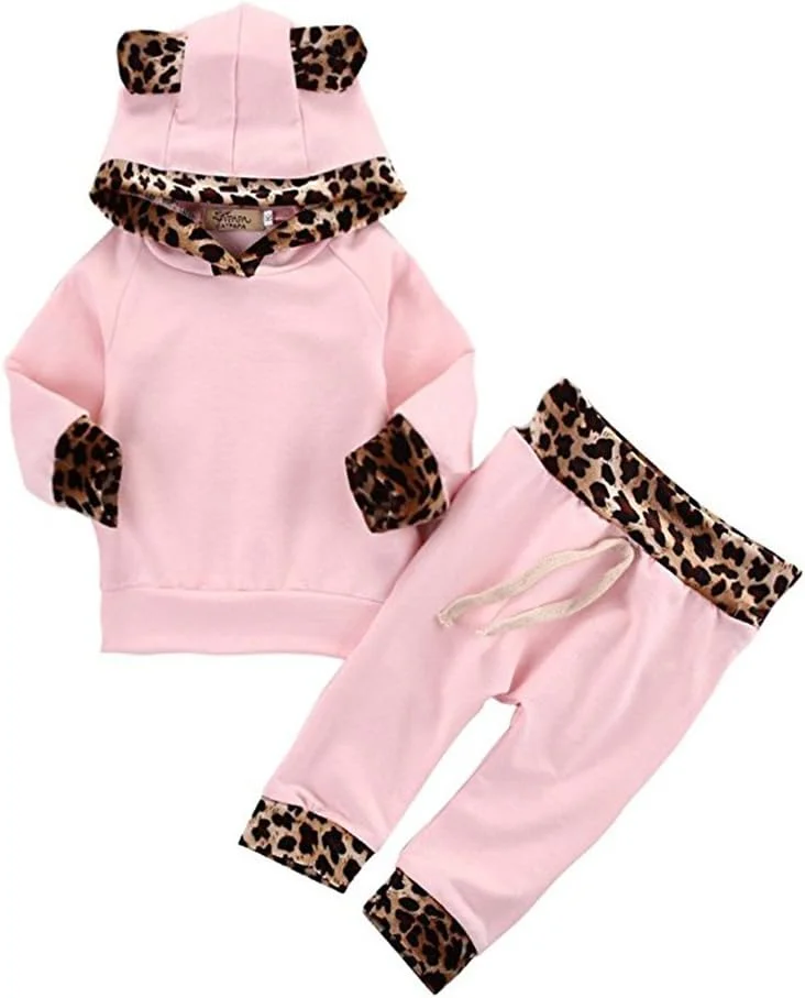 ست لباس دخترانه نوزادی شامل هودی و شلوار با طرح پلنگی صورتی