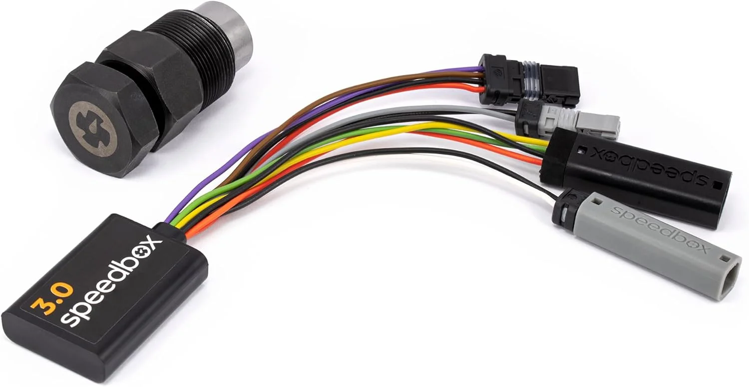 چیپ تیونینگ SpeedBox 3.0 سازگار با موتورهای Bosch مدل 2017-2024 به همراه ابزار جداکننده میل لنگ / سرعت نامحدود