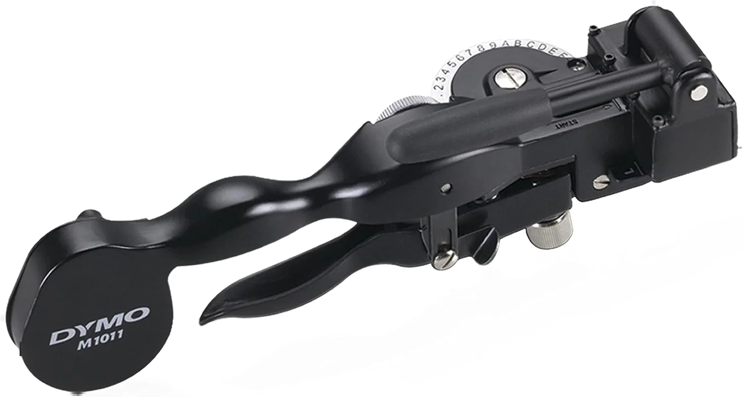 ابزار برجسته ساز برچسب صنعتی دایمو راینو M1011 | با برچسب های آلومینیومی و استیل ضد زنگ | کیف حمل بادوام | ایده آل برای کارهای دستی و ساخت و ساز