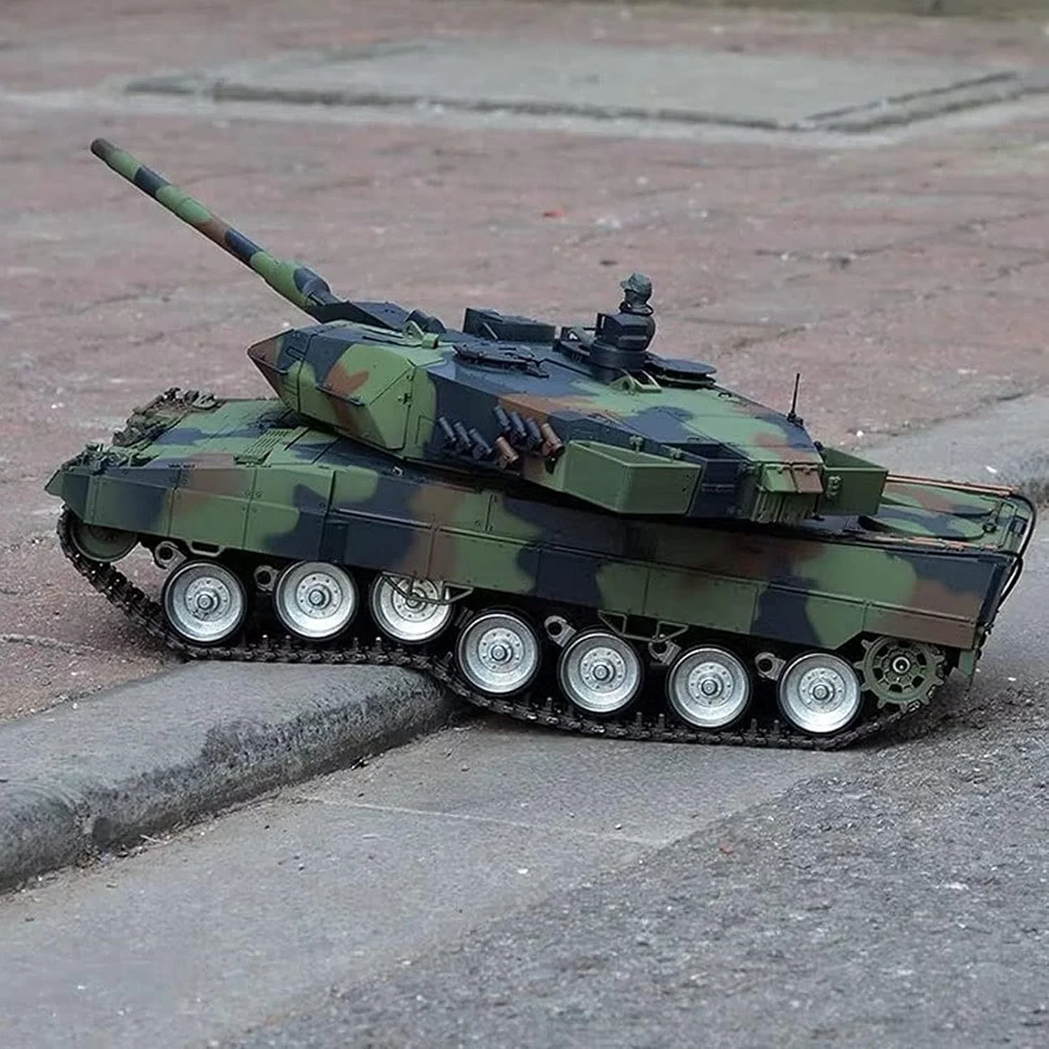 تانک کنترلی بزرگ ZAIED مدل Leopard 2A6 آلمانی، مقیاس 1/16، طول 67 سانتی متر، با قابلیت کنترل از راه دور 2.4G، دارای شاسی فلزی ارتقا یافته، مناسب برای پسران، دختران و کلکسیونرها