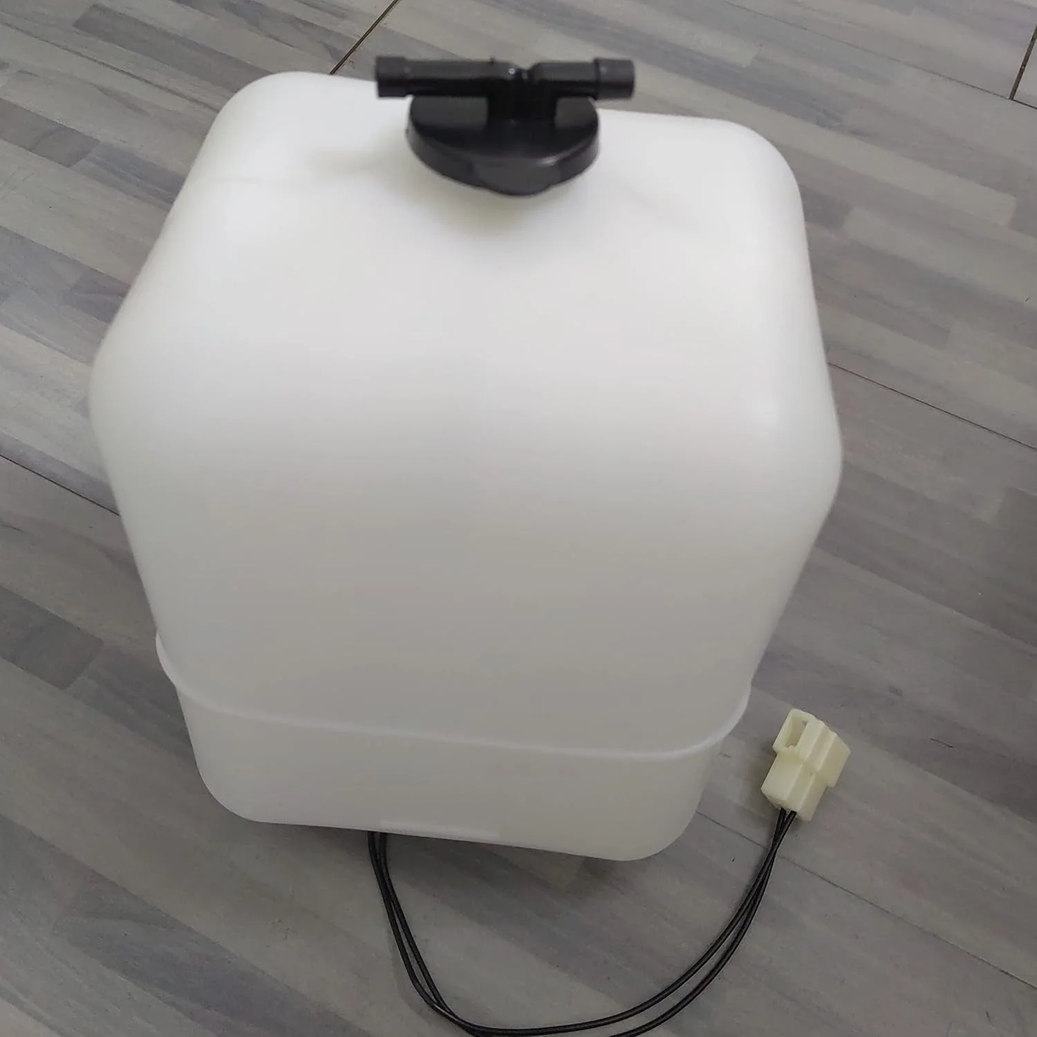 مخزن آب 4130139 مناسب برای EX200-2 EX200-3 EX200-5 EX120-3 EX120-5 ZAX200