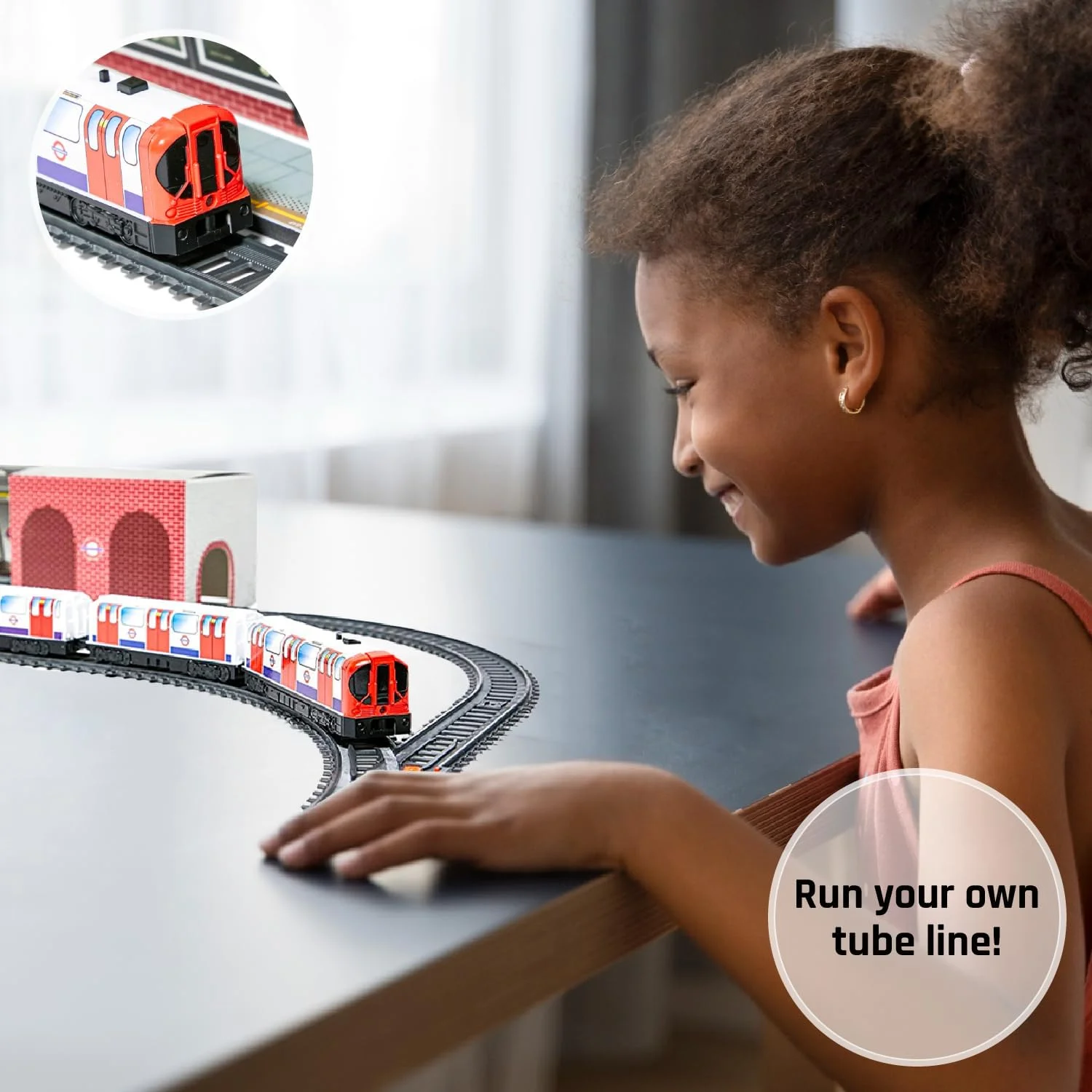 مجموعه قطار برقی زیرزمینی دارای مجوز رسمی - شامل قطار، ریل، ایستگاه و اعلانات - حمل و نقل برای مقاصد مختلف