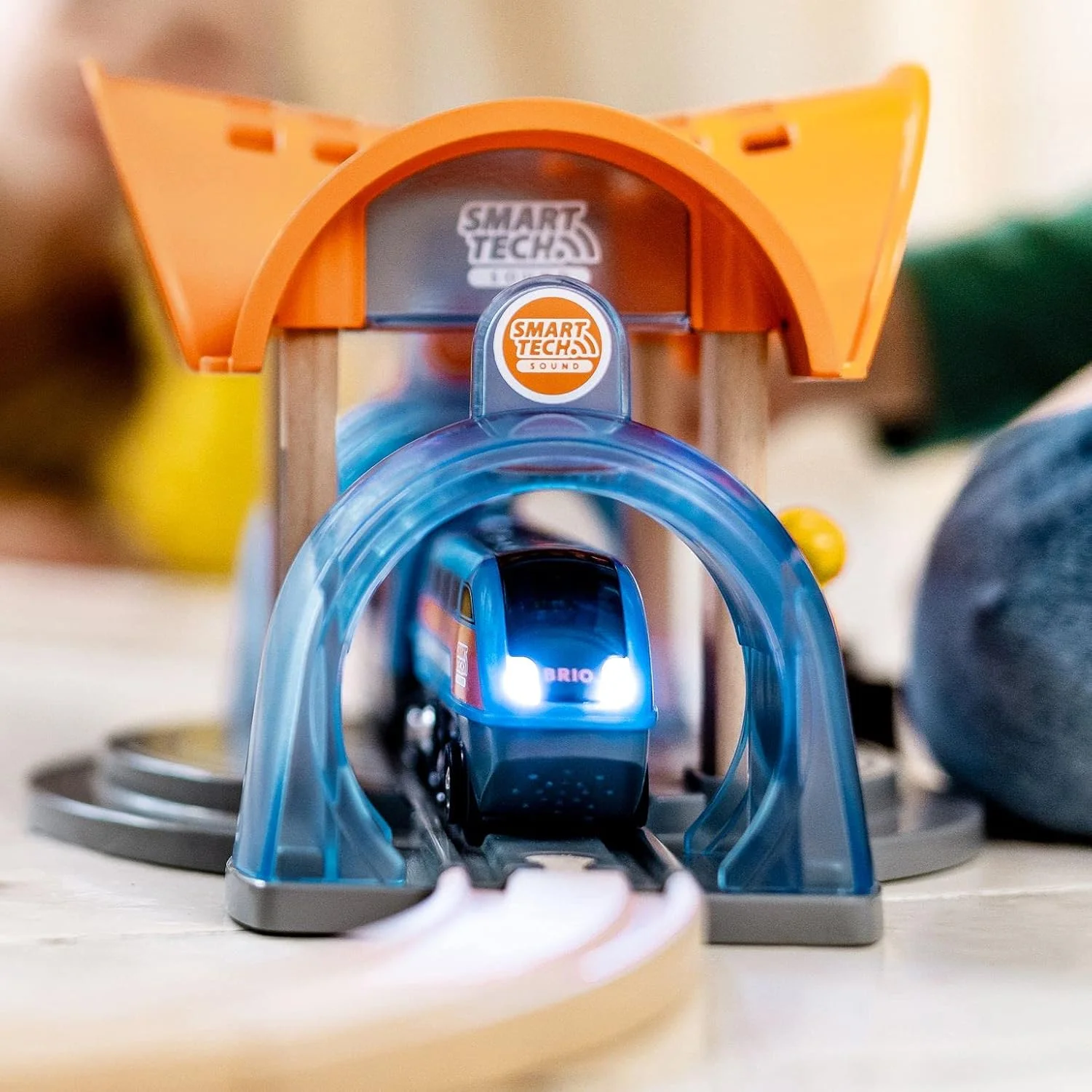 ایستگاه تونل اکشن صوتی هوشمند BRIO 33973 | مجموعه قطار اسباب بازی چوبی برای کودکان 3 سال به بالا ایستگاه تونل اکشن صوتی هوشمند BRIO 33973 | مجموعه قطار اسباب بازی چوبی برای کودکان 3 سال به بالا