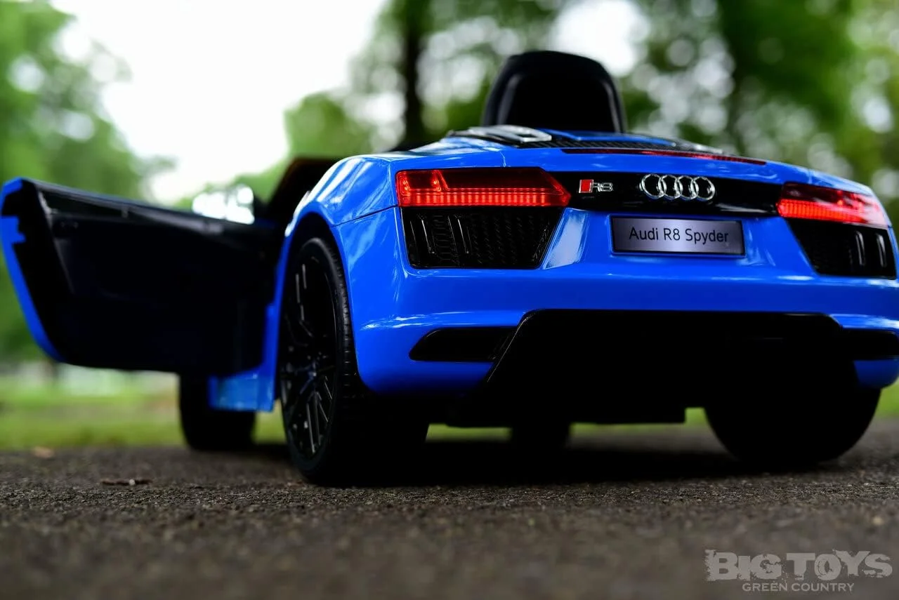 ماشین بازی الکتریکی مدل R8 SPYDER دارای مجوز، مناسب کودکان، با باتری 12 ولت، چراغ های LED، پخش MP3 و کنترل از راه دور والدین، برند DUNINATOYS (JJ2198) - آبی